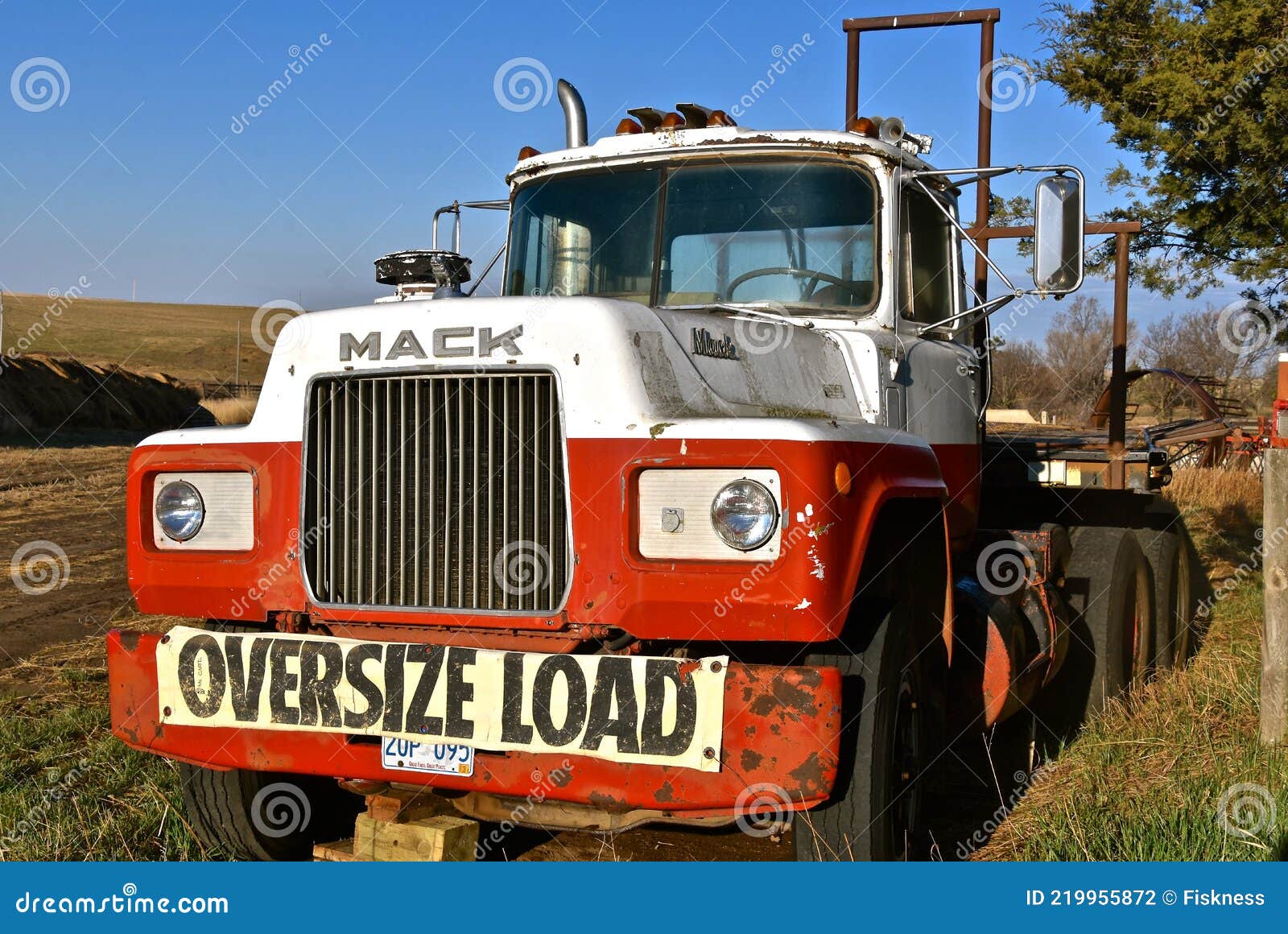 Front of an old Mack truck editorial photography. Image of vintage