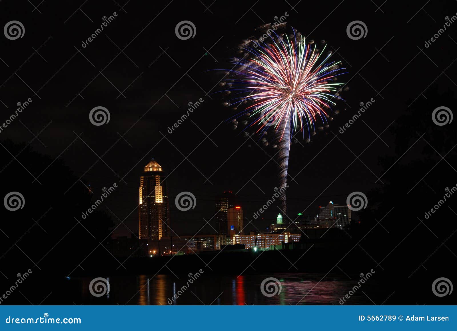 Fireworks over Des Moines stock image. Image of dark, celebration 5662789