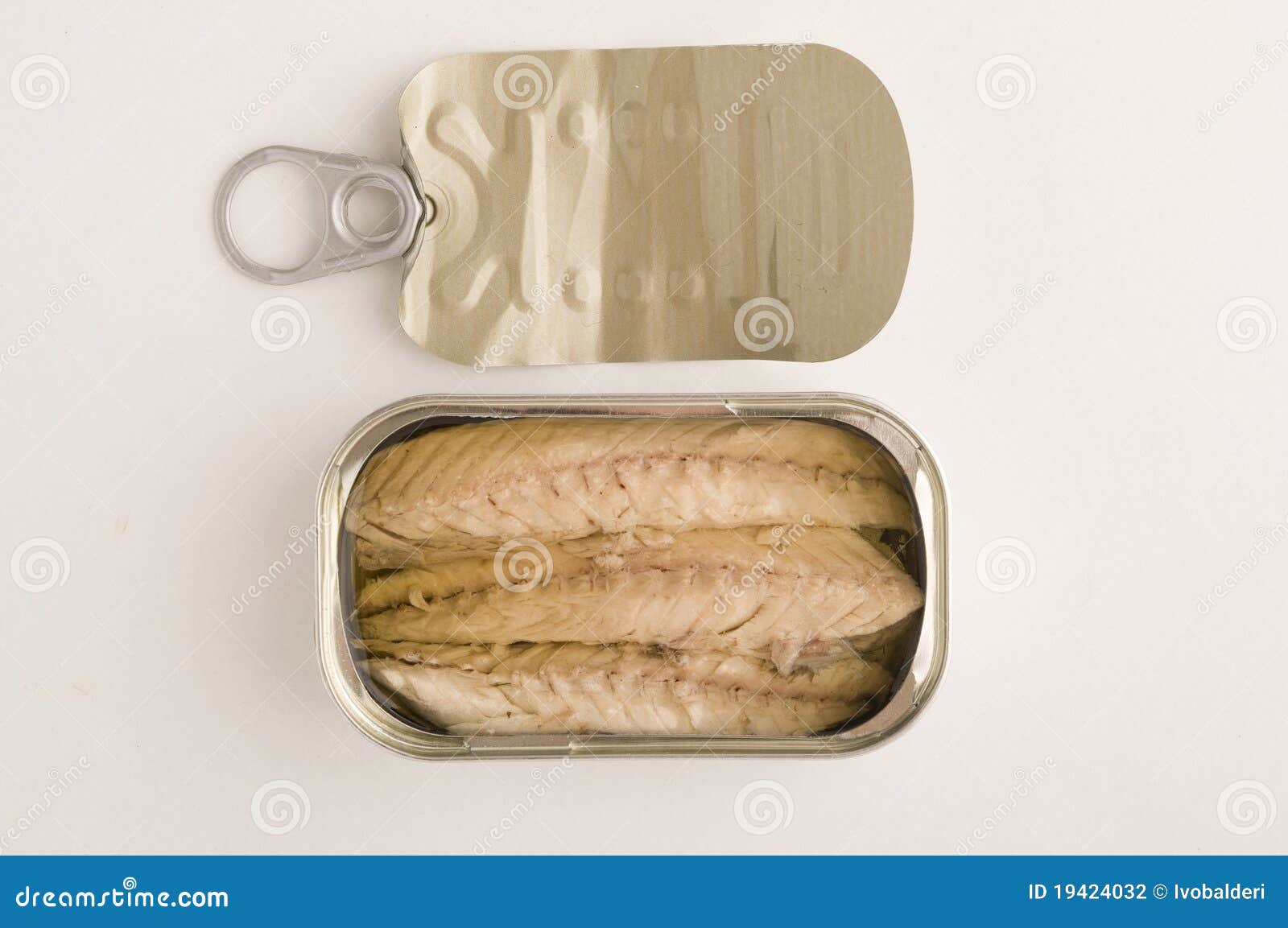 Fische in einer Dose stockfoto. Bild von produkt, metallisch 19424032