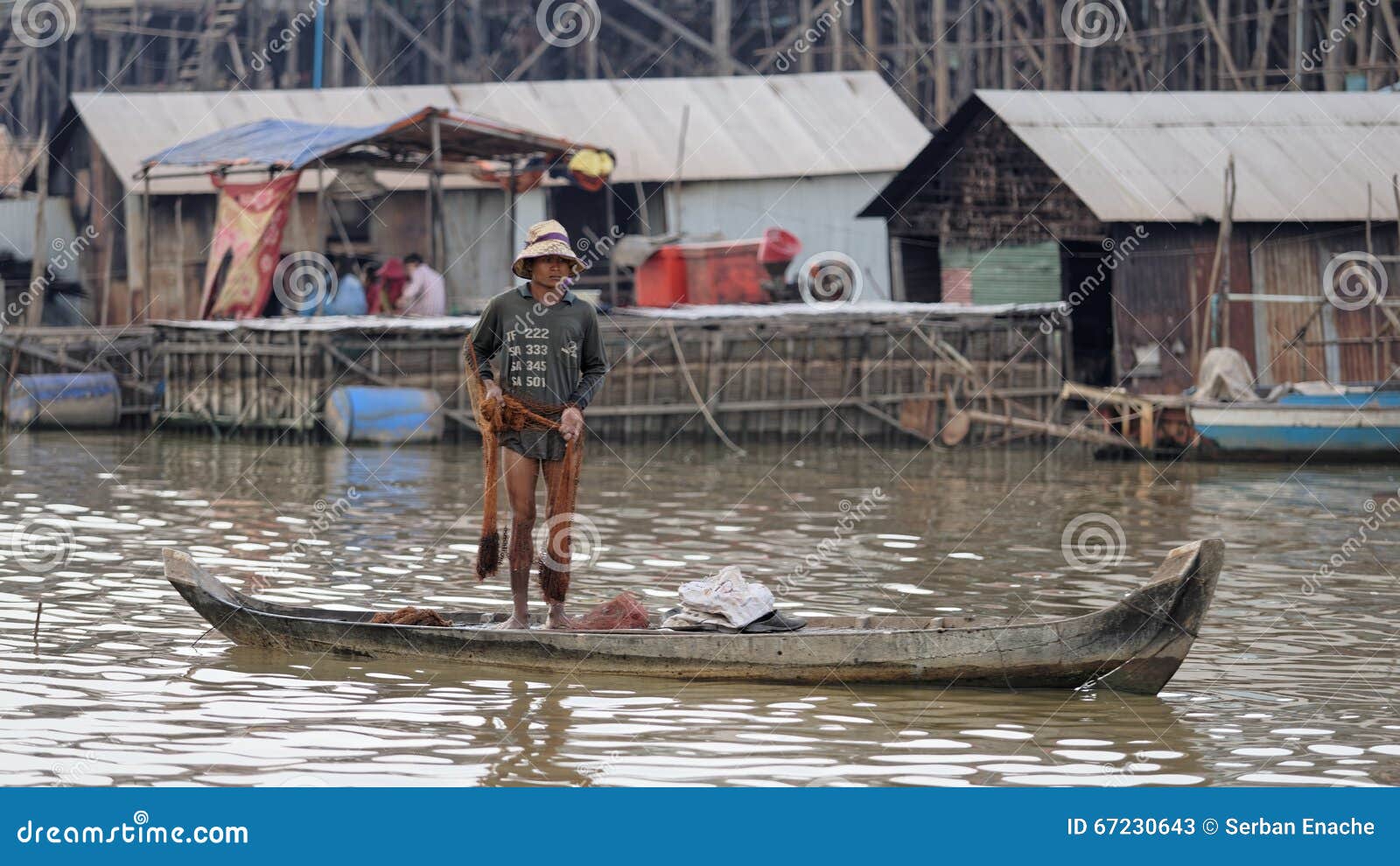 https://thumbs.dreamstime.com/z/fischer-mit-netz-im-boot-tonle-saft-kambodscha-67230643.jpg