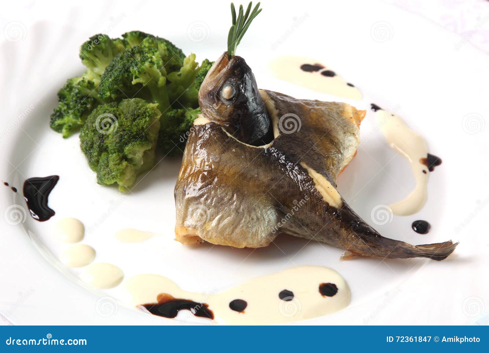 Fish with broccoli stock image. Image of cooking, icons 72361847
