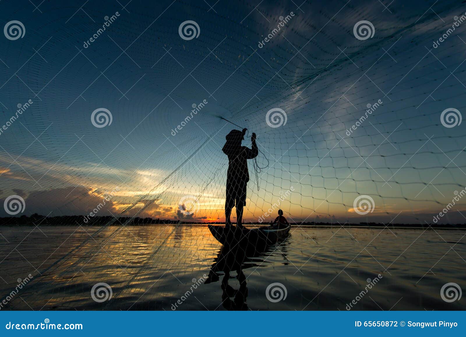 https://thumbs.dreamstime.com/z/fisherman-throwing-net-sunrise-thailand-countryside-65650872.jpg