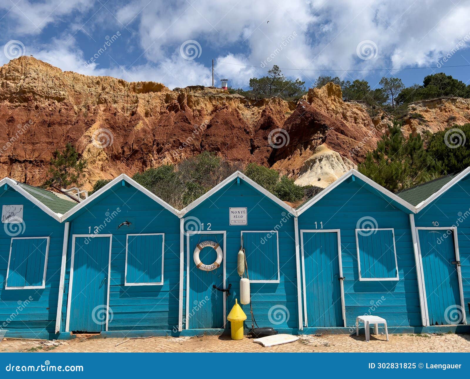 fisherman& x27;s houses in olhos de agua