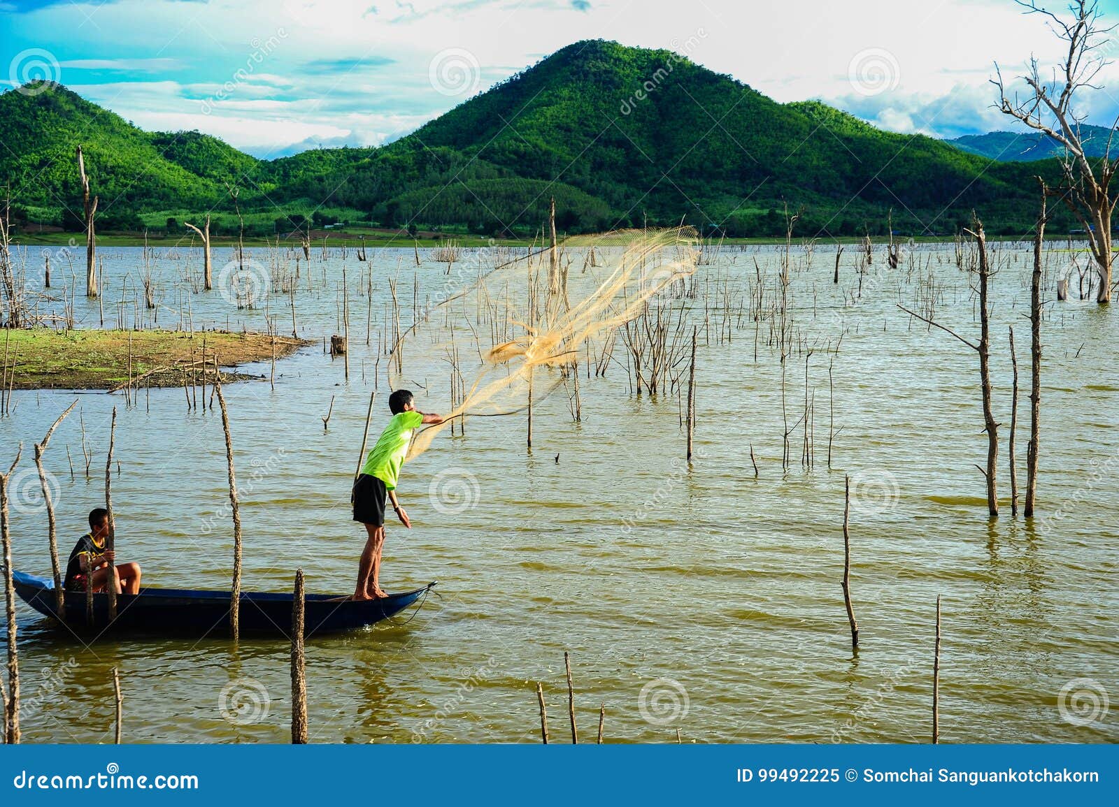 Fishermen on Boat Casting Fishing Net To Catch Fish in Swamp Editorial  Image - Image of occupation, fisherman: 99492225