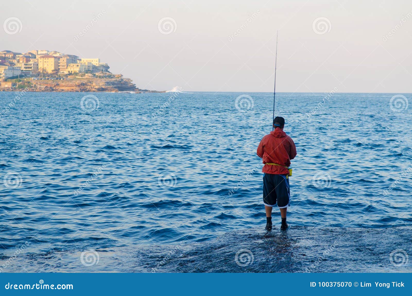 https://thumbs.dreamstime.com/z/fishing-beach-fisherman-red-rain-jacket-along-bondi-sydney-australia-100375070.jpg