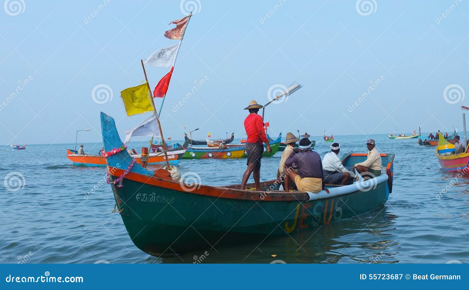 https://thumbs.dreamstime.com/z/fishing-boats-marari-beach-kerala-india-one-activities-one-simply-not-allowed-to-miss-ages-55723687.jpg