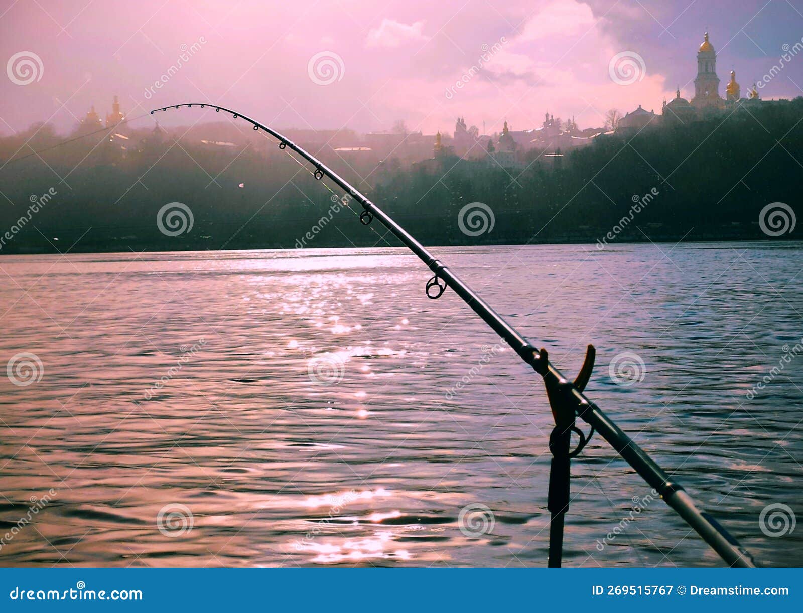 https://thumbs.dreamstime.com/z/fishing-feeder-rod-dnipro-river-fishing-feeder-rod-dnipro-river-kiev-ukraine-269515767.jpg