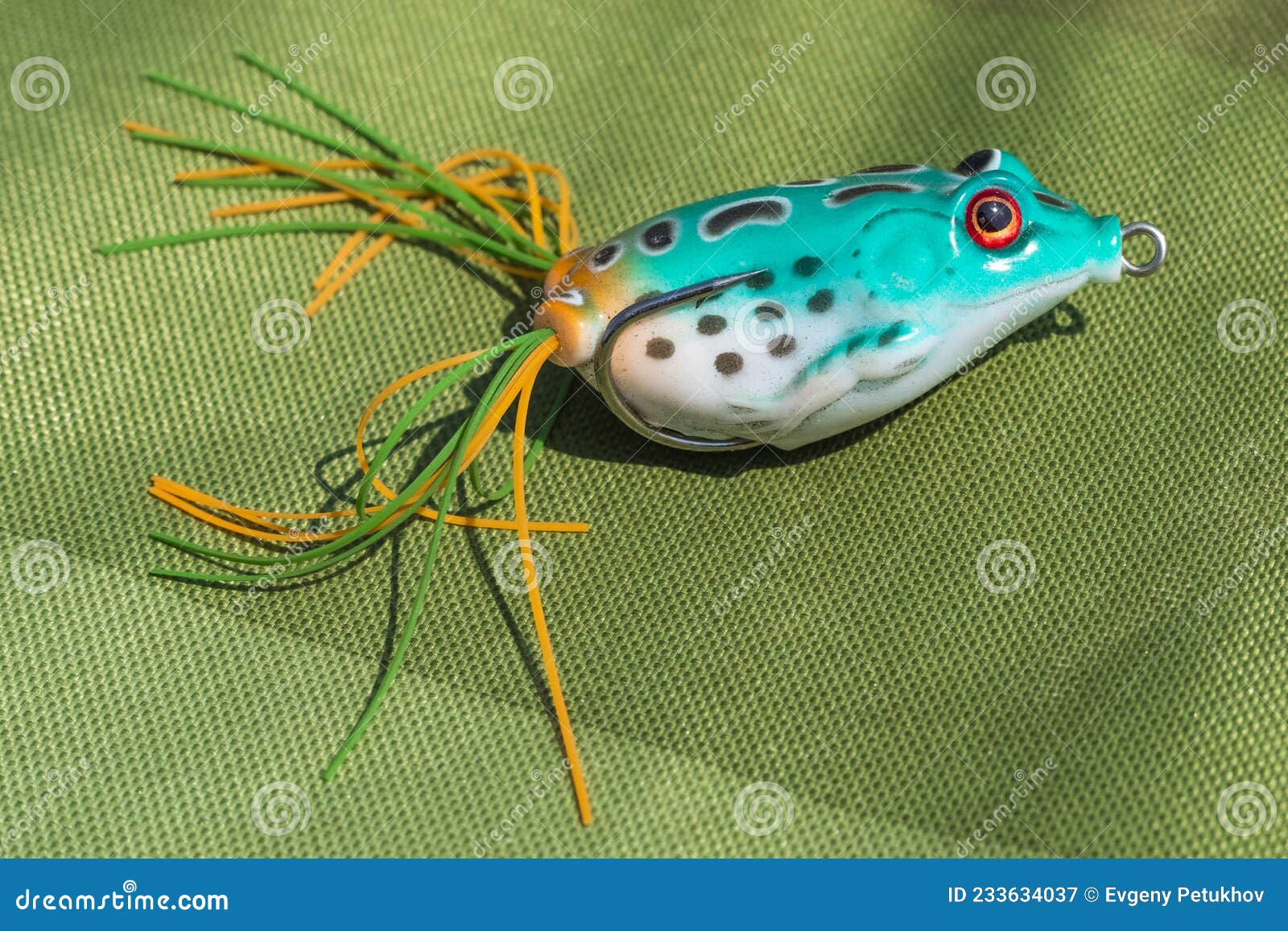 https://thumbs.dreamstime.com/z/fishing-hook-bayman-shape-frog-fishing-bait-green-cloth-background-fishing-hook-bayman-shape-233634037.jpg