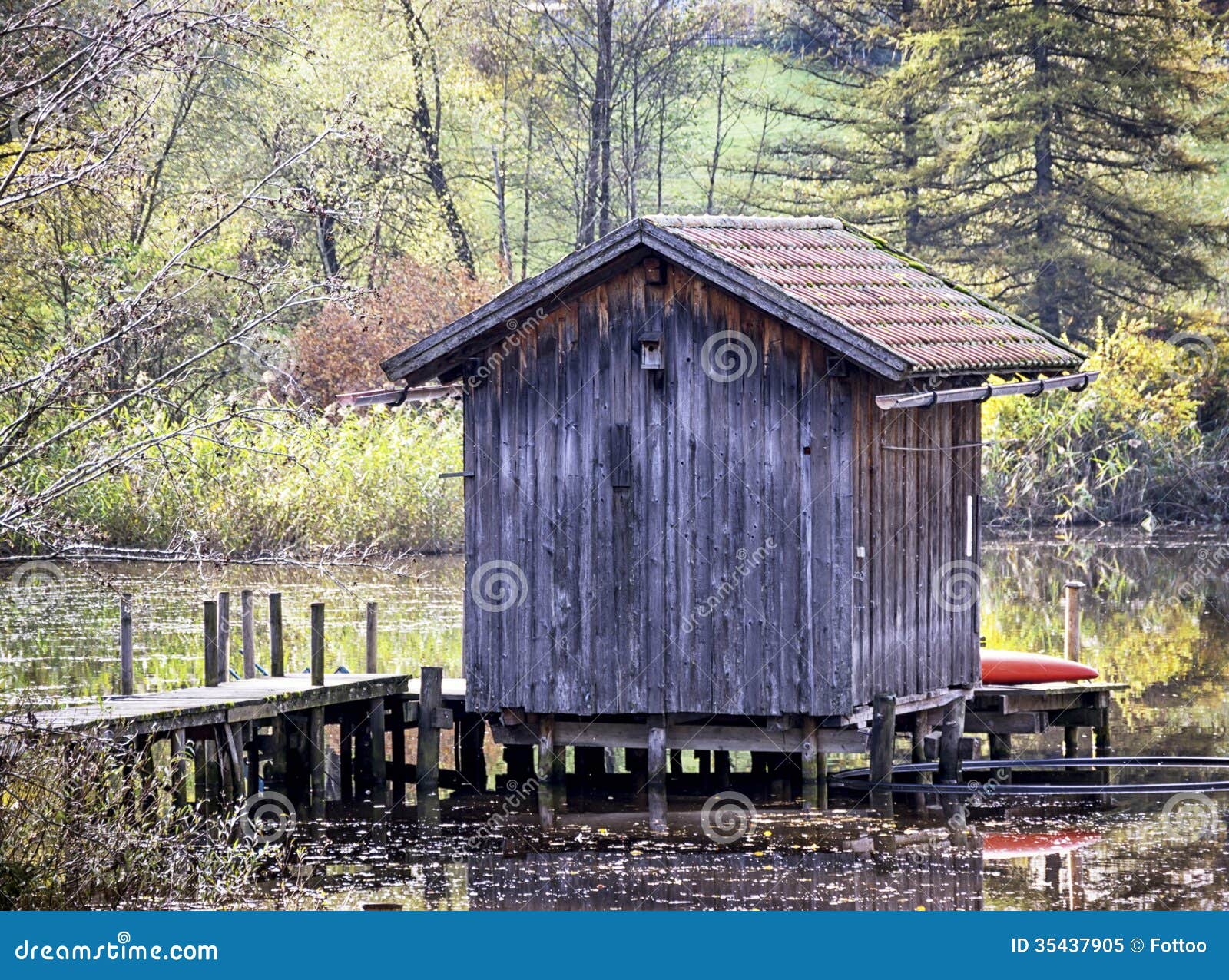 Fishing hut stock image. Image of water, scene, forest 35437905