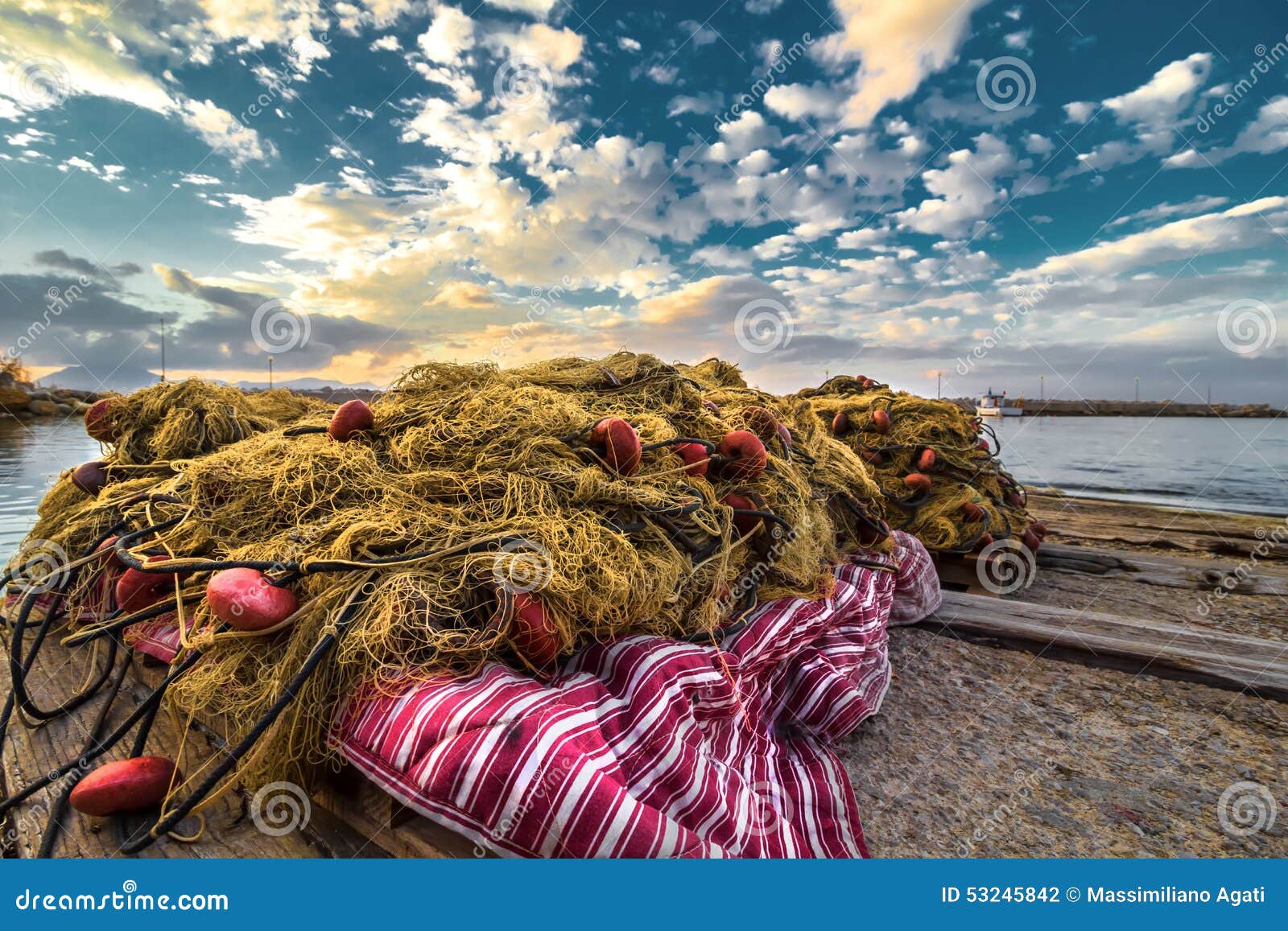 https://thumbs.dreamstime.com/z/fishing-net-sicily-small-port-western-italy-53245842.jpg