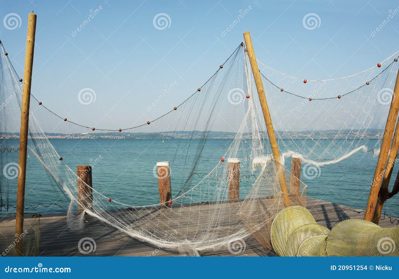 https://thumbs.dreamstime.com/z/fishing-nets-20951254.jpg