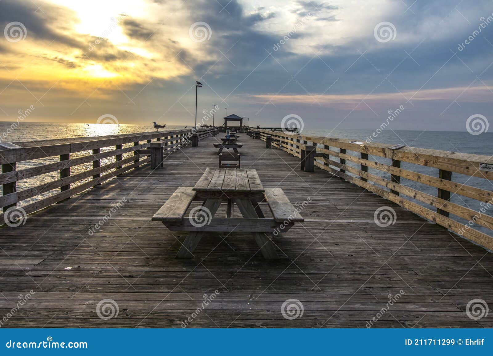 ocean fishing pier in myrtle beach south carolina