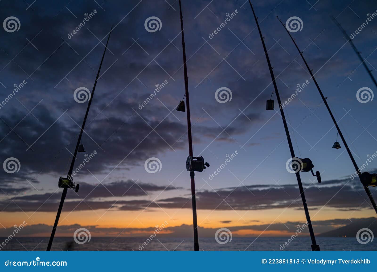 https://thumbs.dreamstime.com/z/fishing-trolling-rod-holder-big-game-reels-rods-pattern-sea-ocean-223881813.jpg