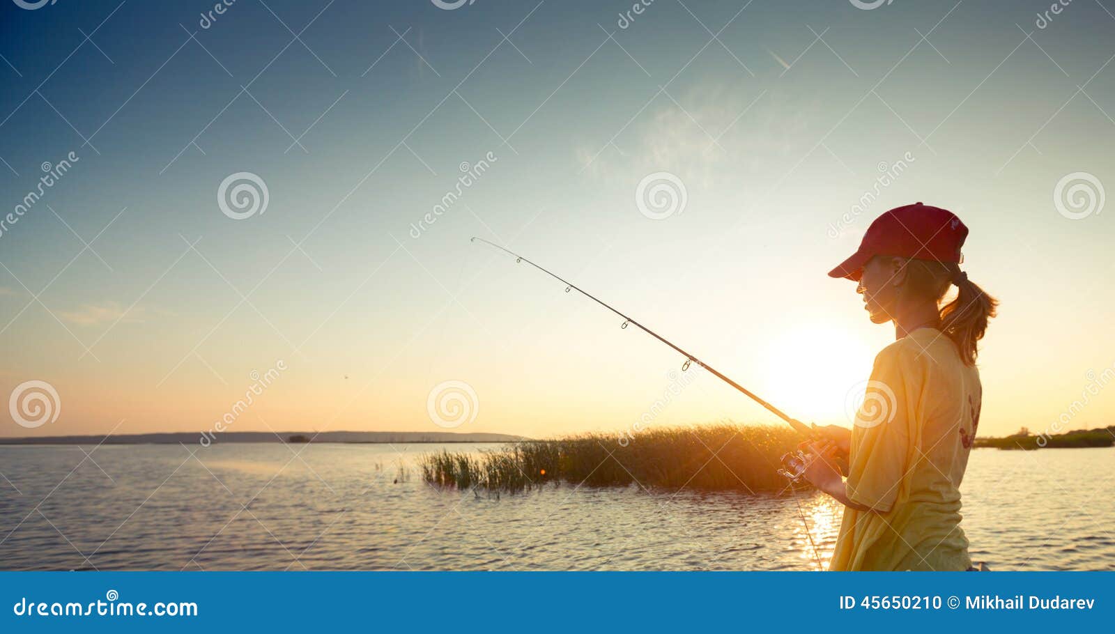 https://thumbs.dreamstime.com/z/fishing-young-lady-river-sunset-45650210.jpg