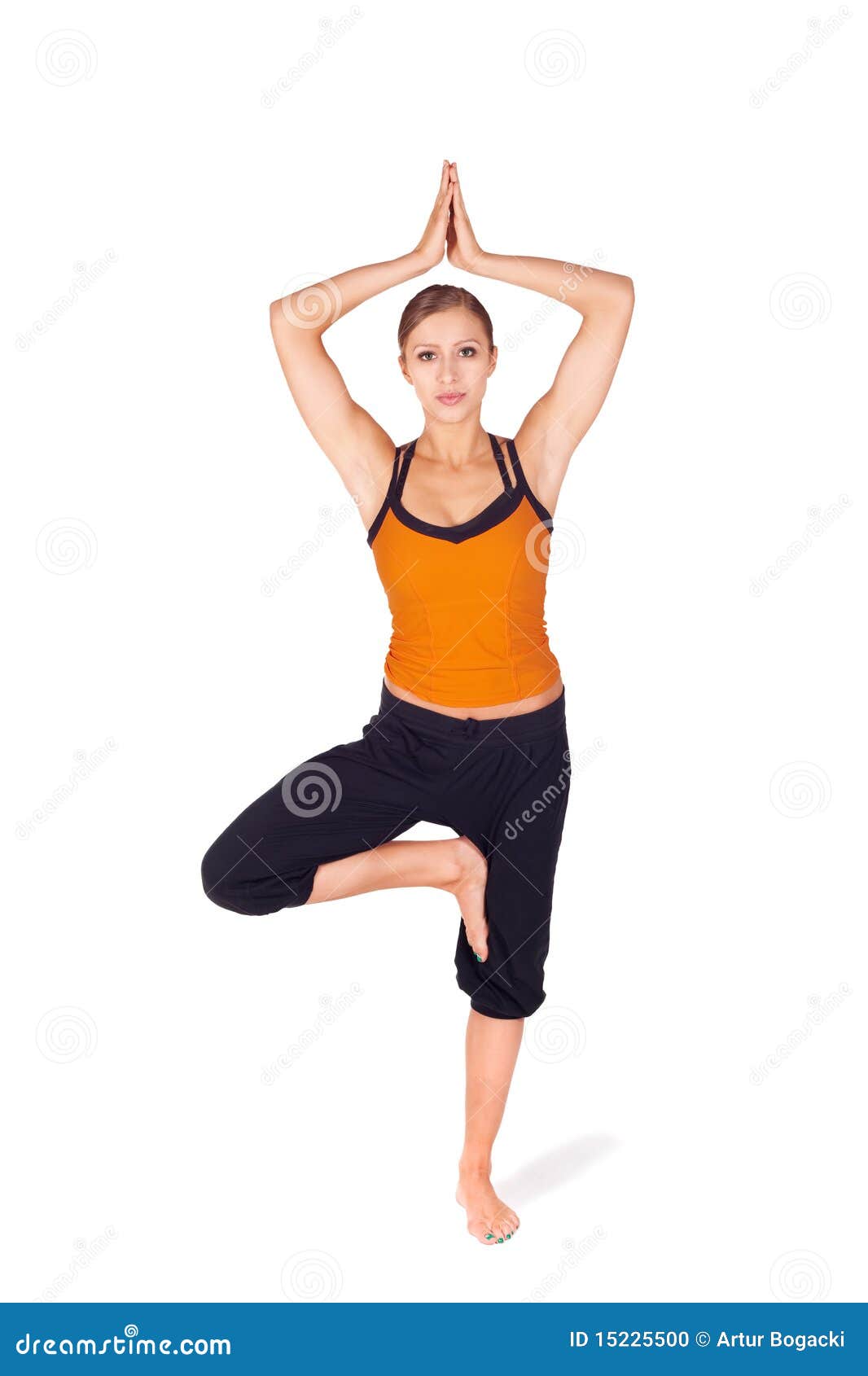 Pose de yoga face au soleil levant Stock Photo