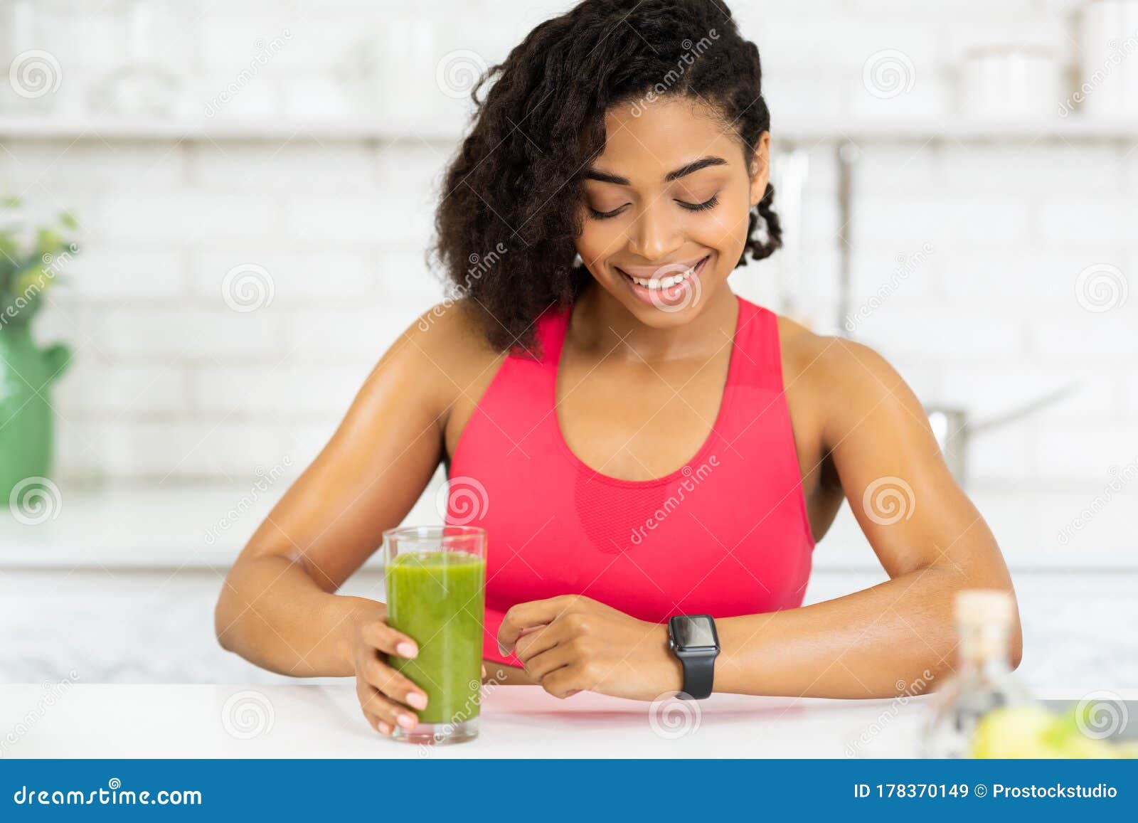 Fit Black Girl Drinking Delicious Detox Smoothie Stock Image