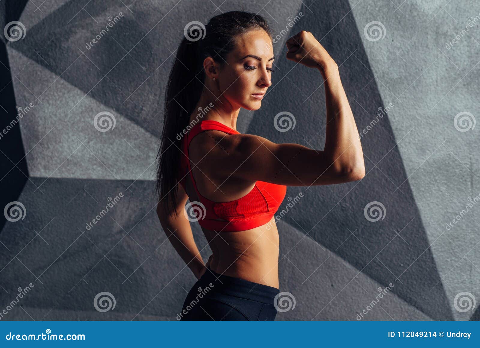 Athletic young woman flexing biceps hi-res stock photography and images -  Alamy