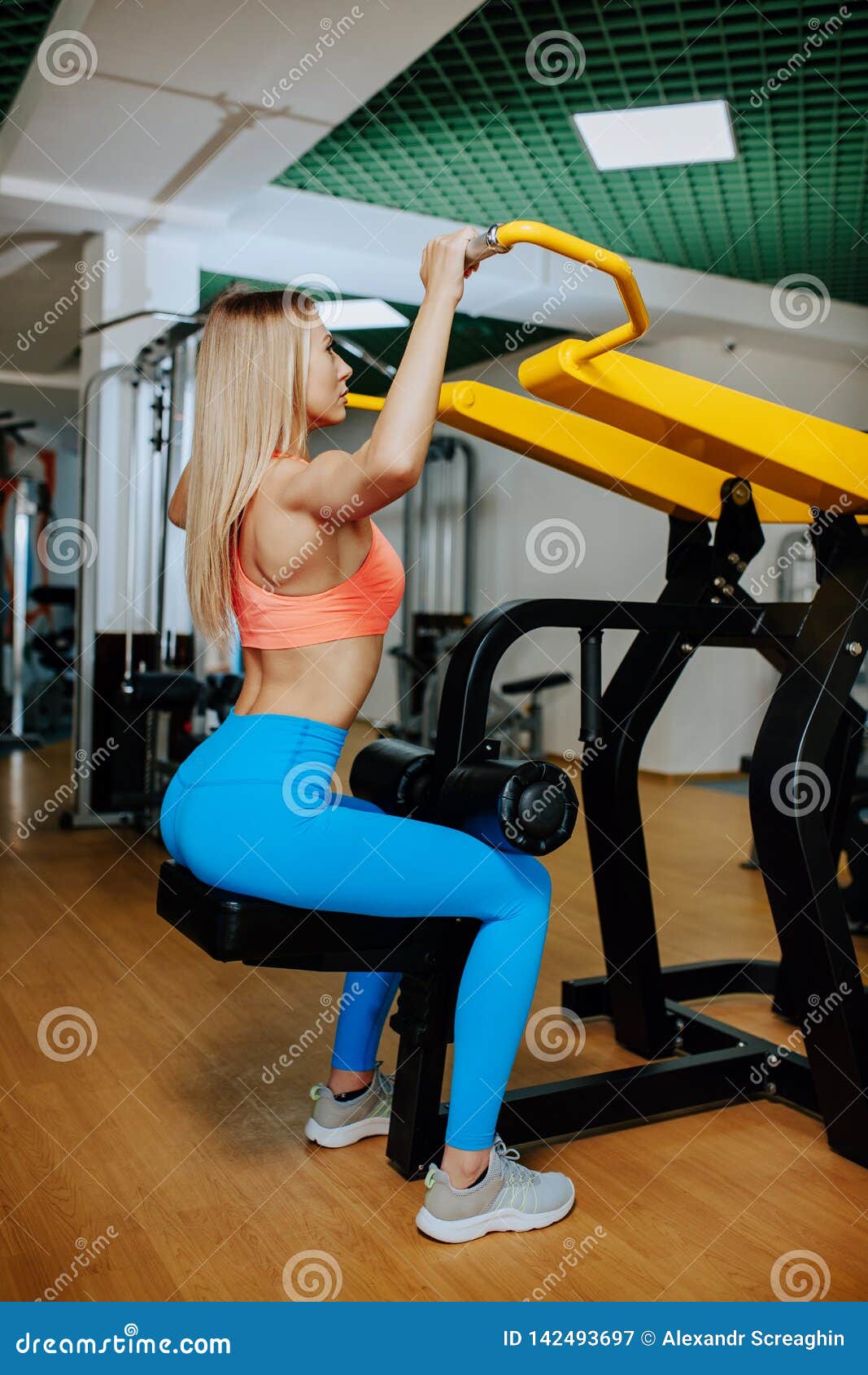 https://thumbs.dreamstime.com/z/fit-young-blonde-woman-working-lat-pulldown-machine-gym-fit-young-blonde-woman-working-lat-pulldown-machine-142493697.jpg