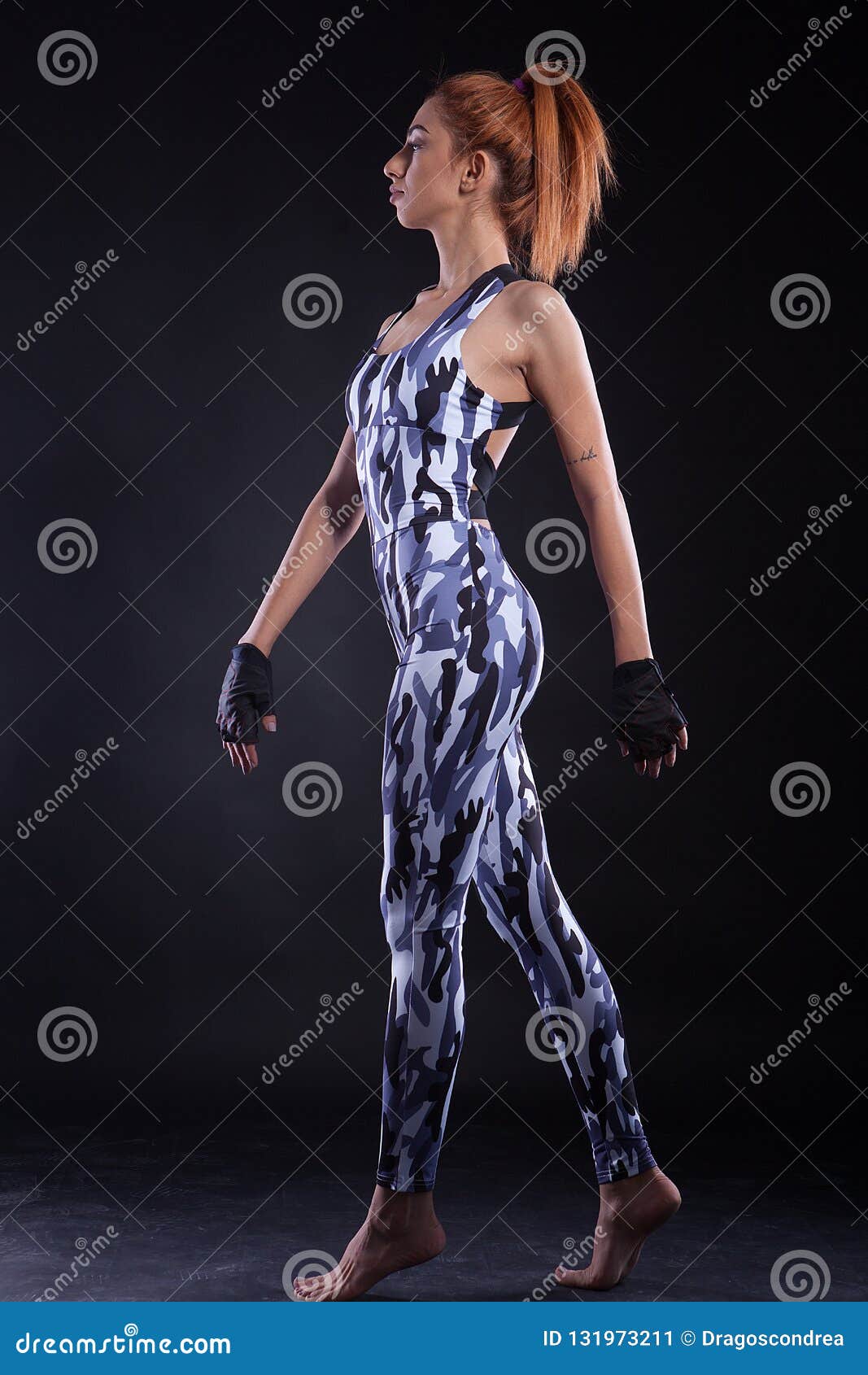Fitness model poses in studio hi-res stock photography and images - Alamy