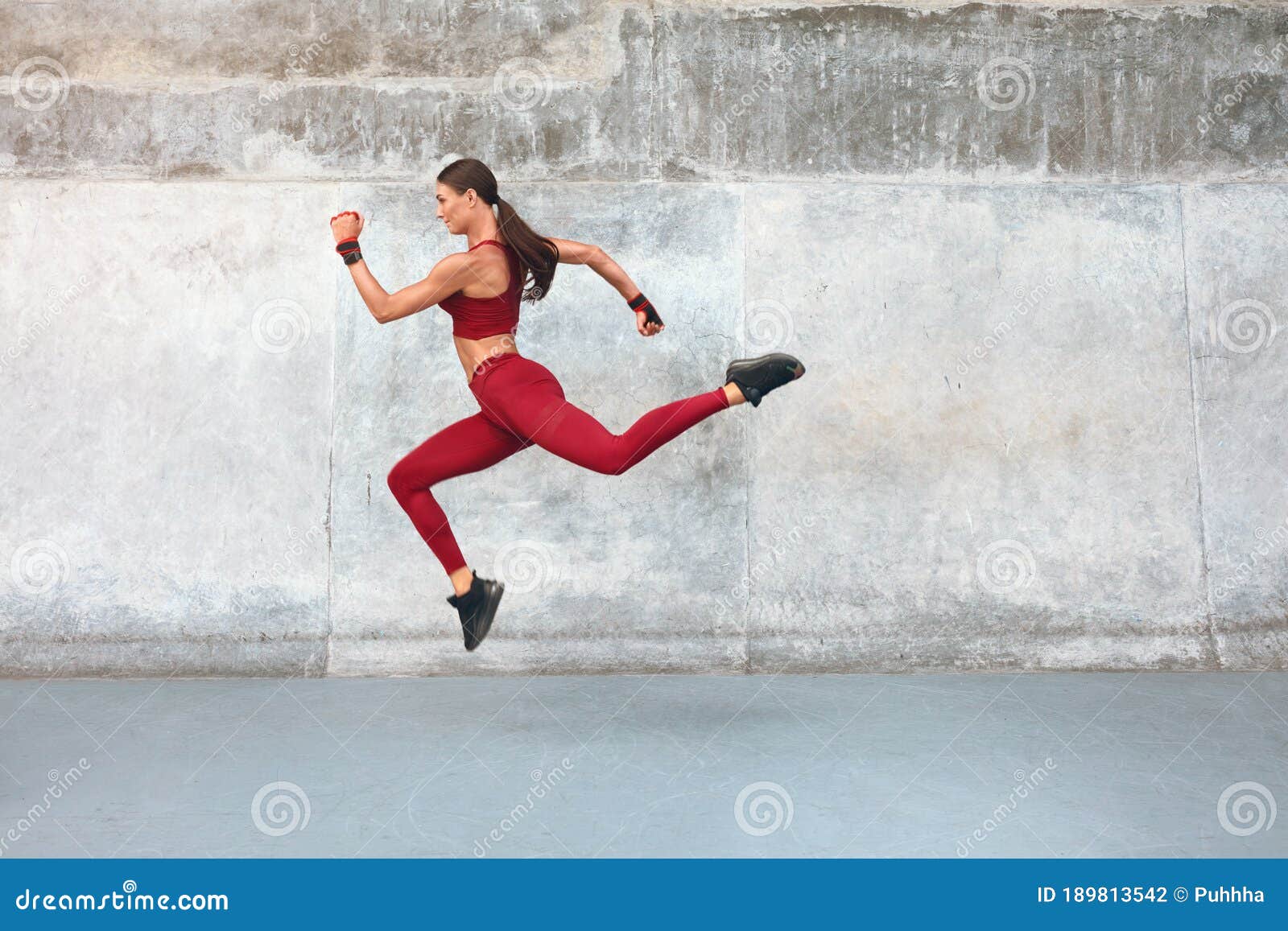 Photography Dynamic Jumping Poses - Duna Wallpaper