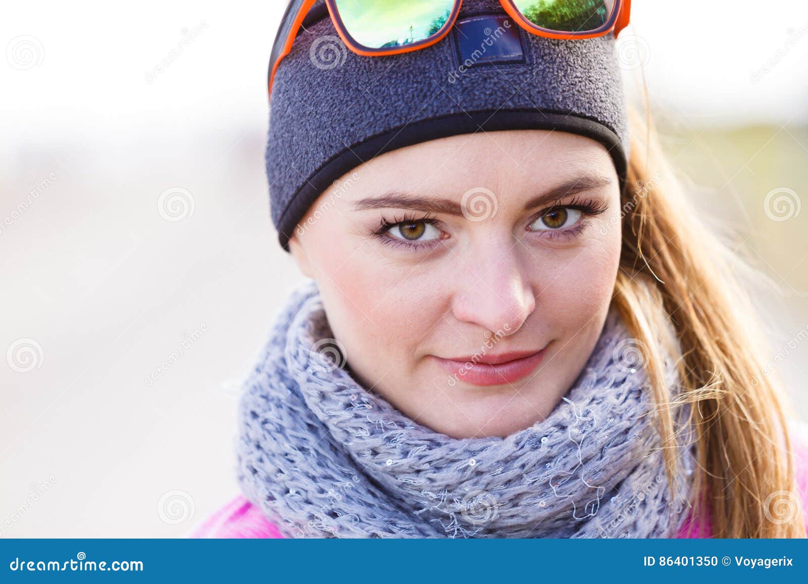 Fitness Girl Wearing Warm Sporty Clothes in Cold Day Stock Photo ...