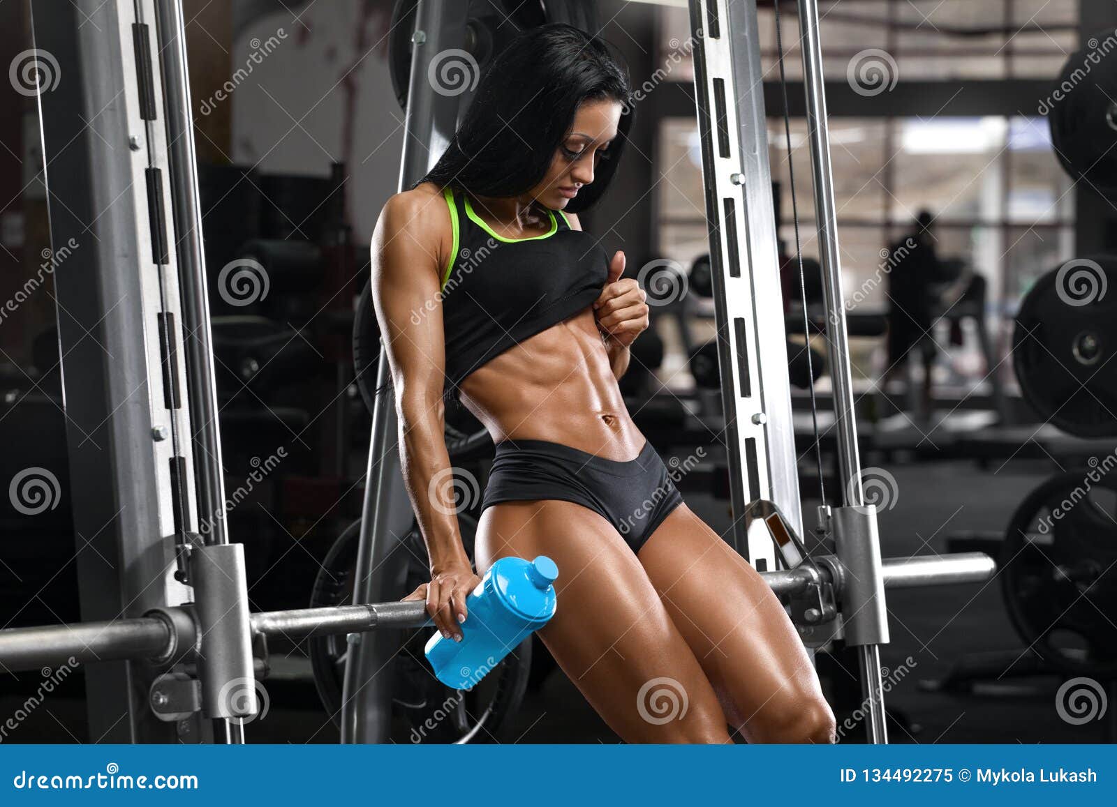 Fitness Woman Showing Abs and Flat Belly. Beautiful Muscular Girl, Shaped  Abdominal Stock Image - Image of skin, lifestyle: 134492275