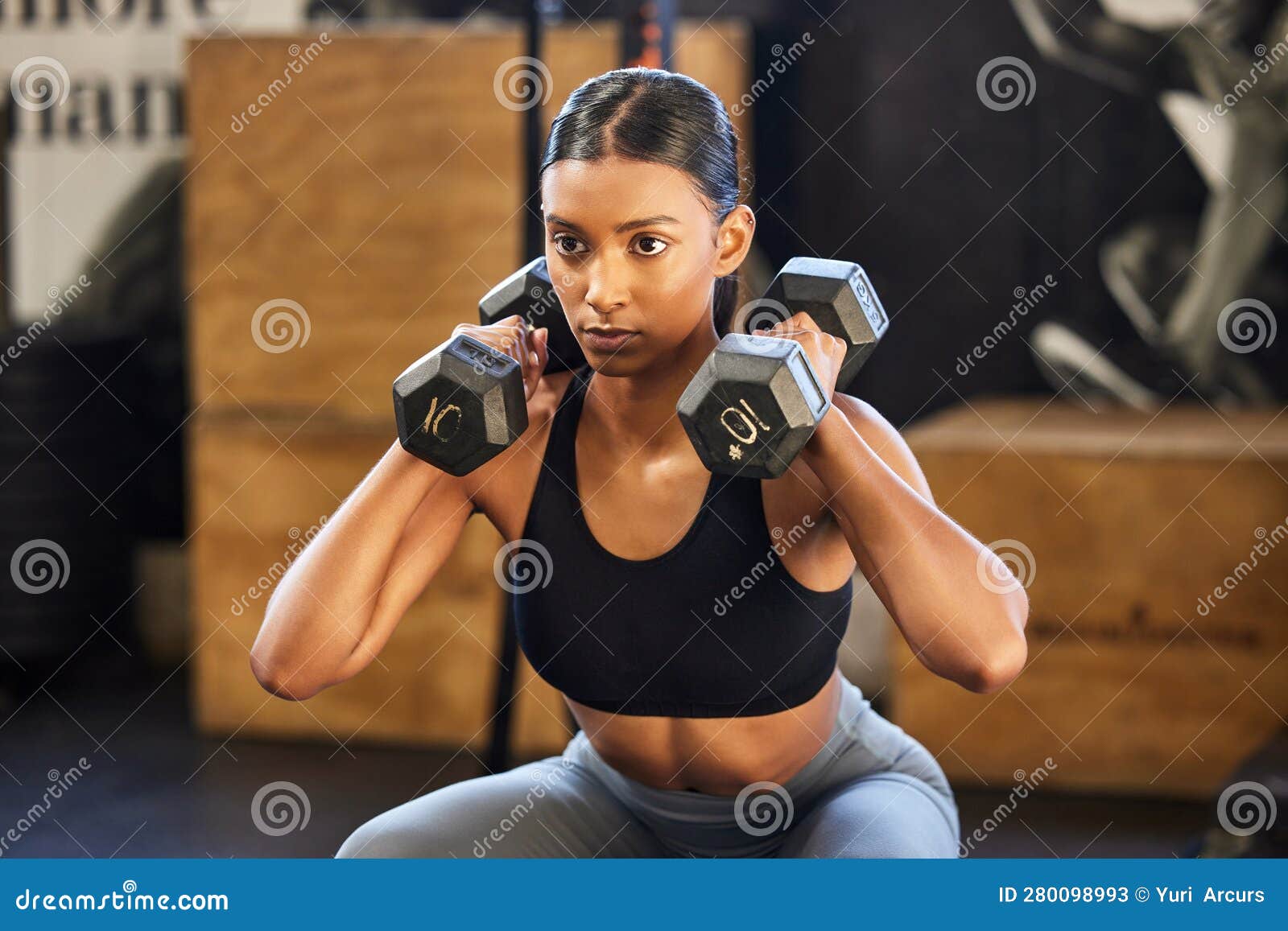 Fitness Squat Ou Femme Avec Haltères Entraînement Exercice Ou