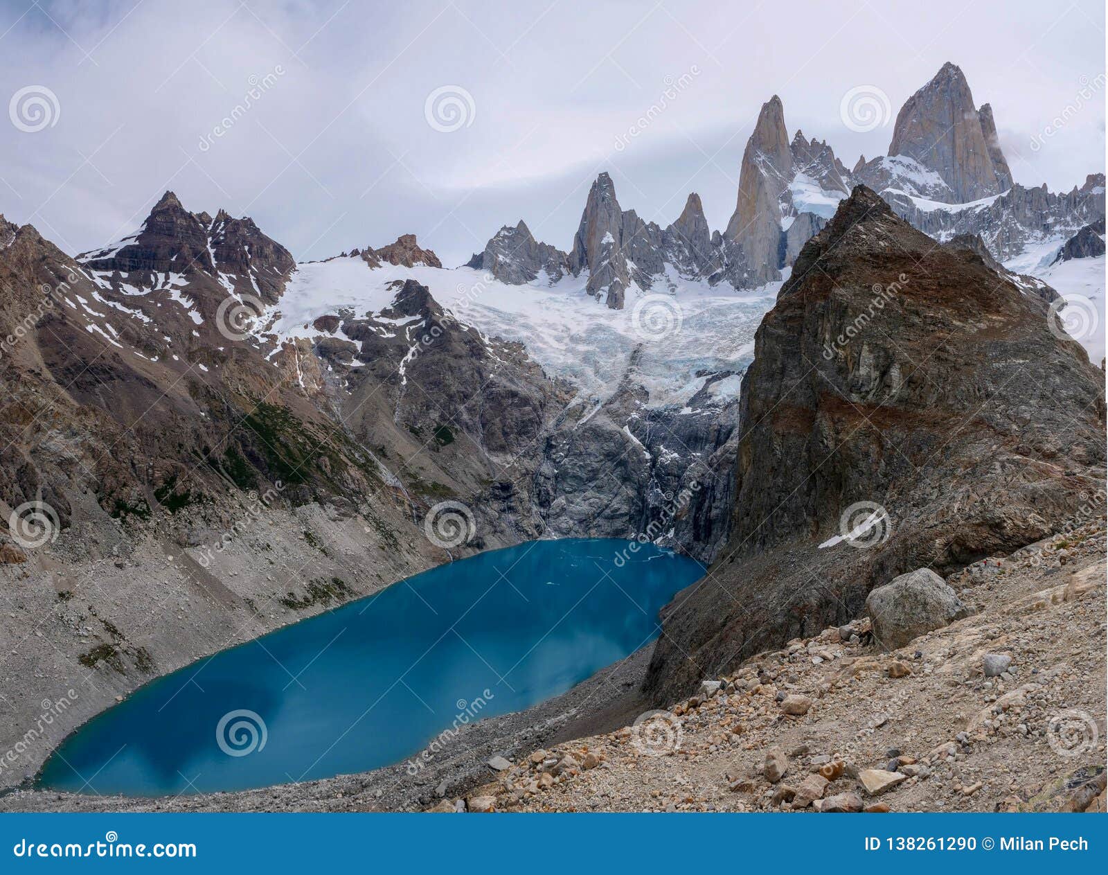 Fitz Roy Argentina - Mountain Lake Stock Photo - Image of trekking ...