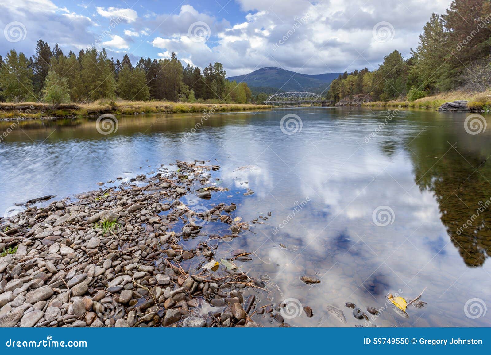 Fiume Scenico in Cataldo, Idaho Fotografia Stock Immagine di scena