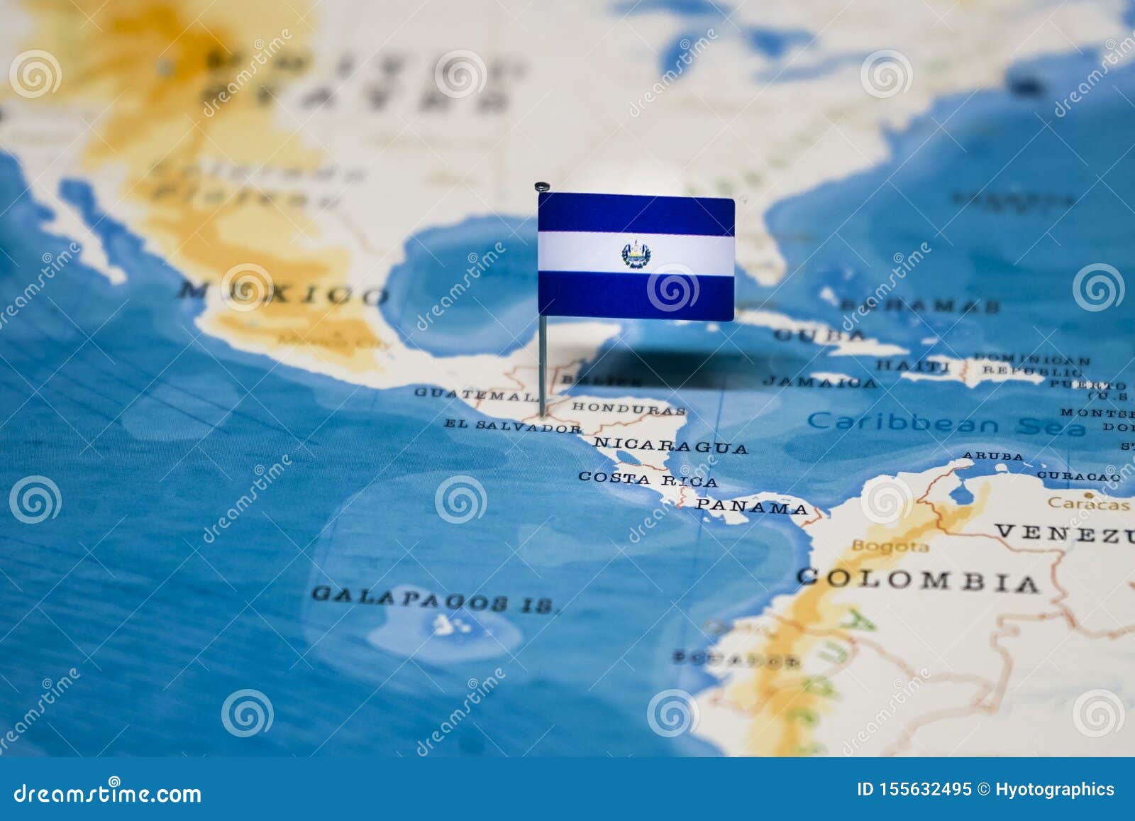 the flag of el salvador in the world map