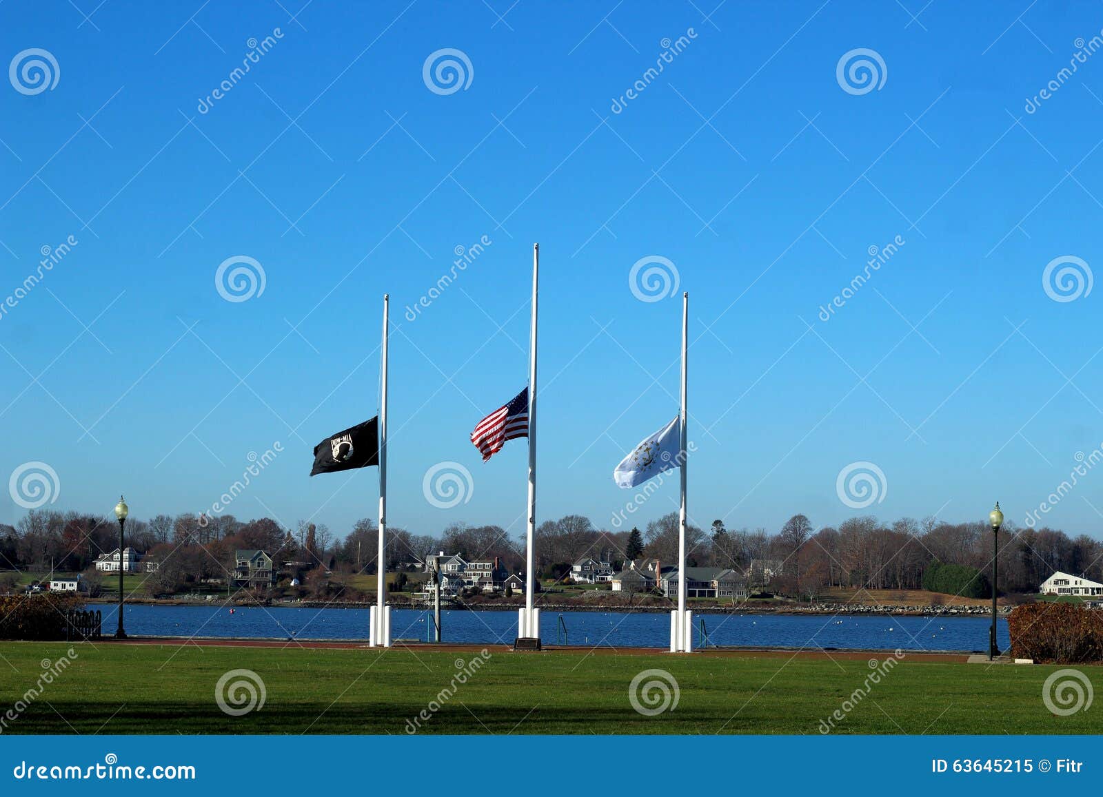 Flaggen, Die am Halben Mast Fliegen Redaktionelles Bild Bild von