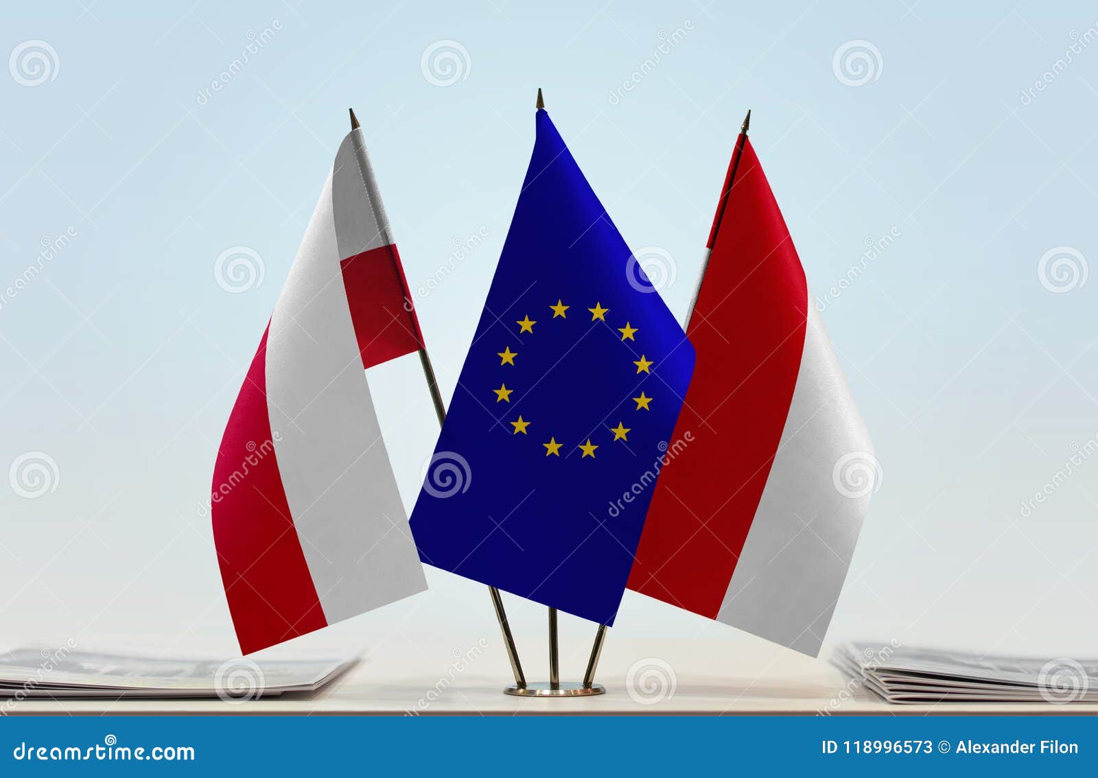 Flaggen Von Polen Europaischer Gemeinschaft Und Monaco Stock Abbildung Illustration Von Symbol Sicherheit 118996573