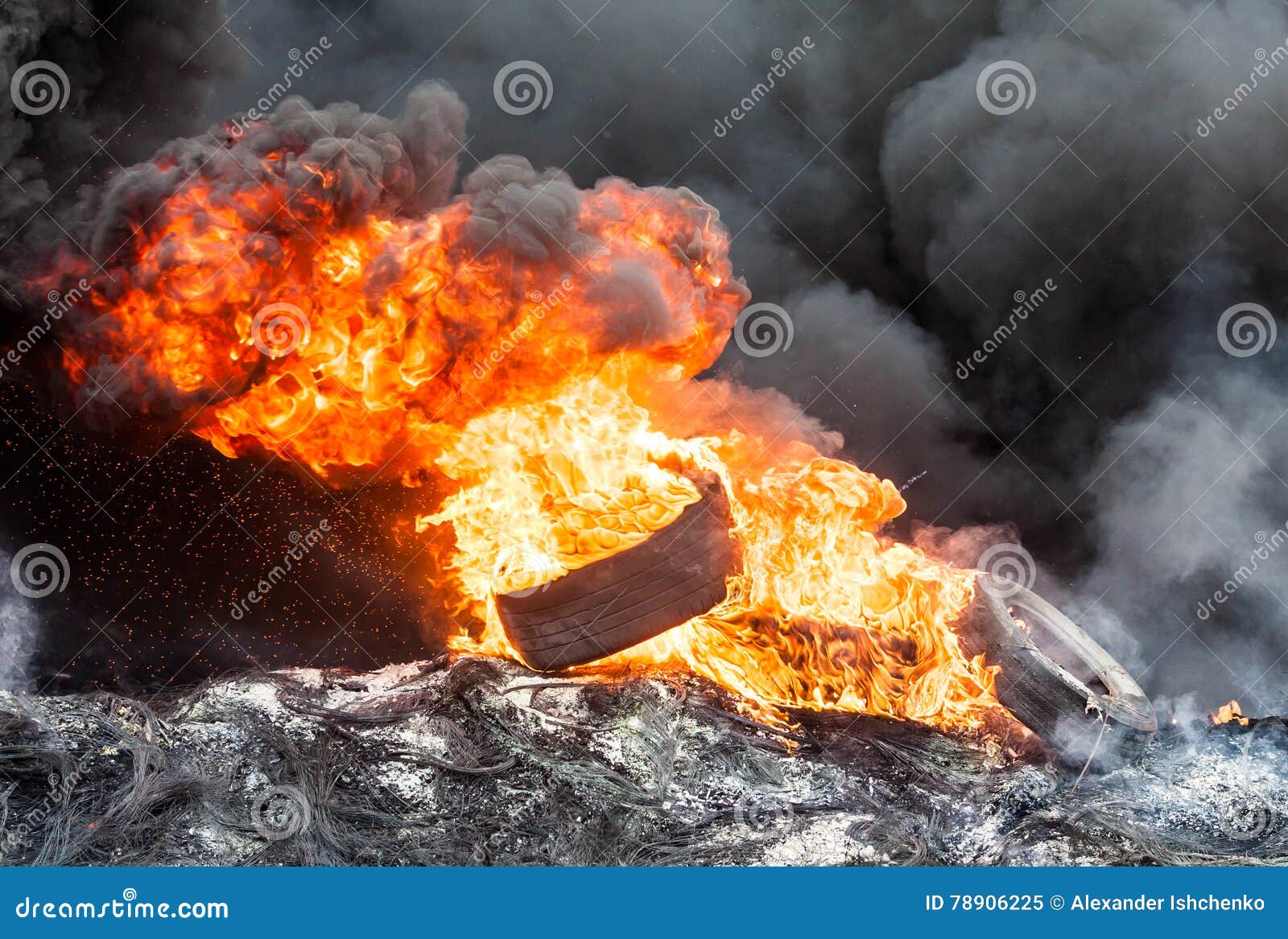 Flame of rubber tires stock image. Image of heat, firefighter 78906225