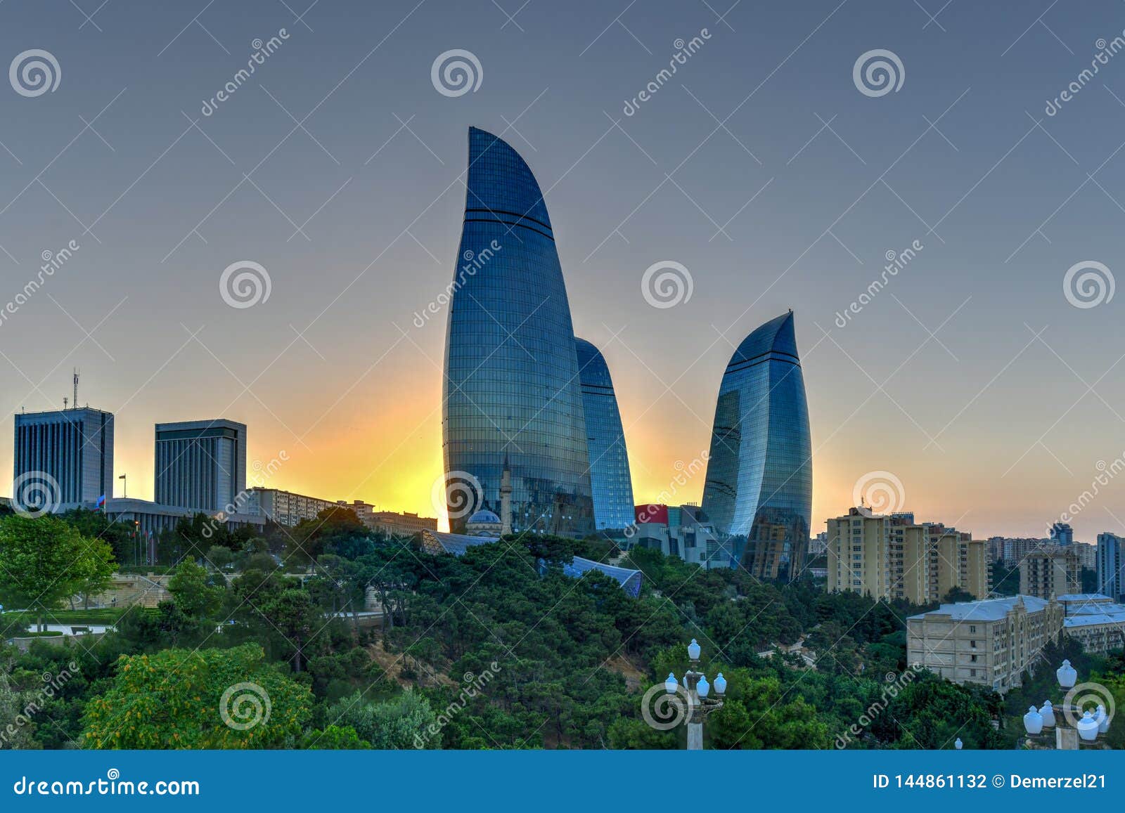 [Imagen: flame-towers-baku-azerbaijan-view-city-s...861132.jpg]