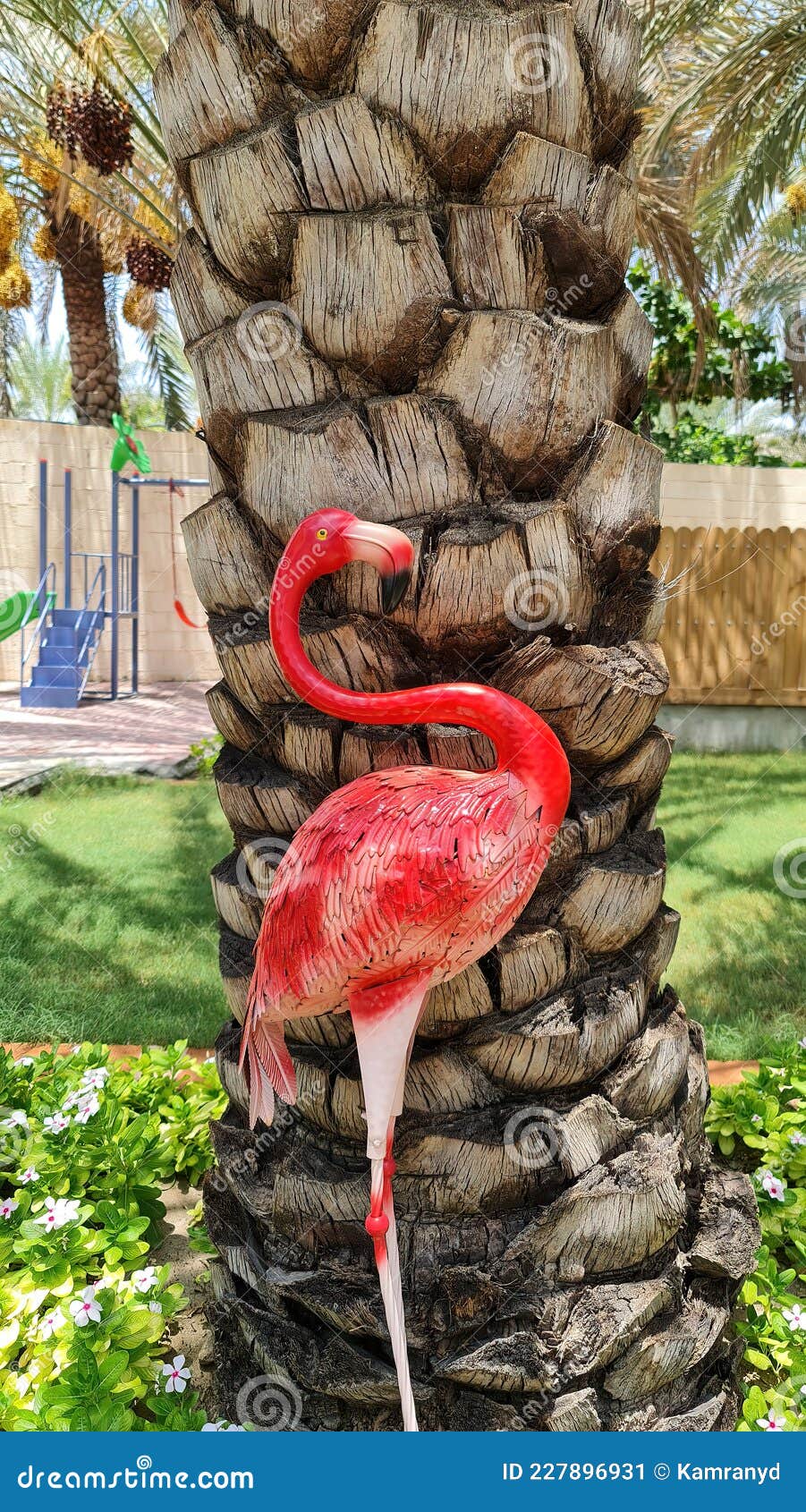 Flamingo Tuindecoratie, Gemaakt in Metaal. Afbeelding - Image architectuur, buiten: 227896931