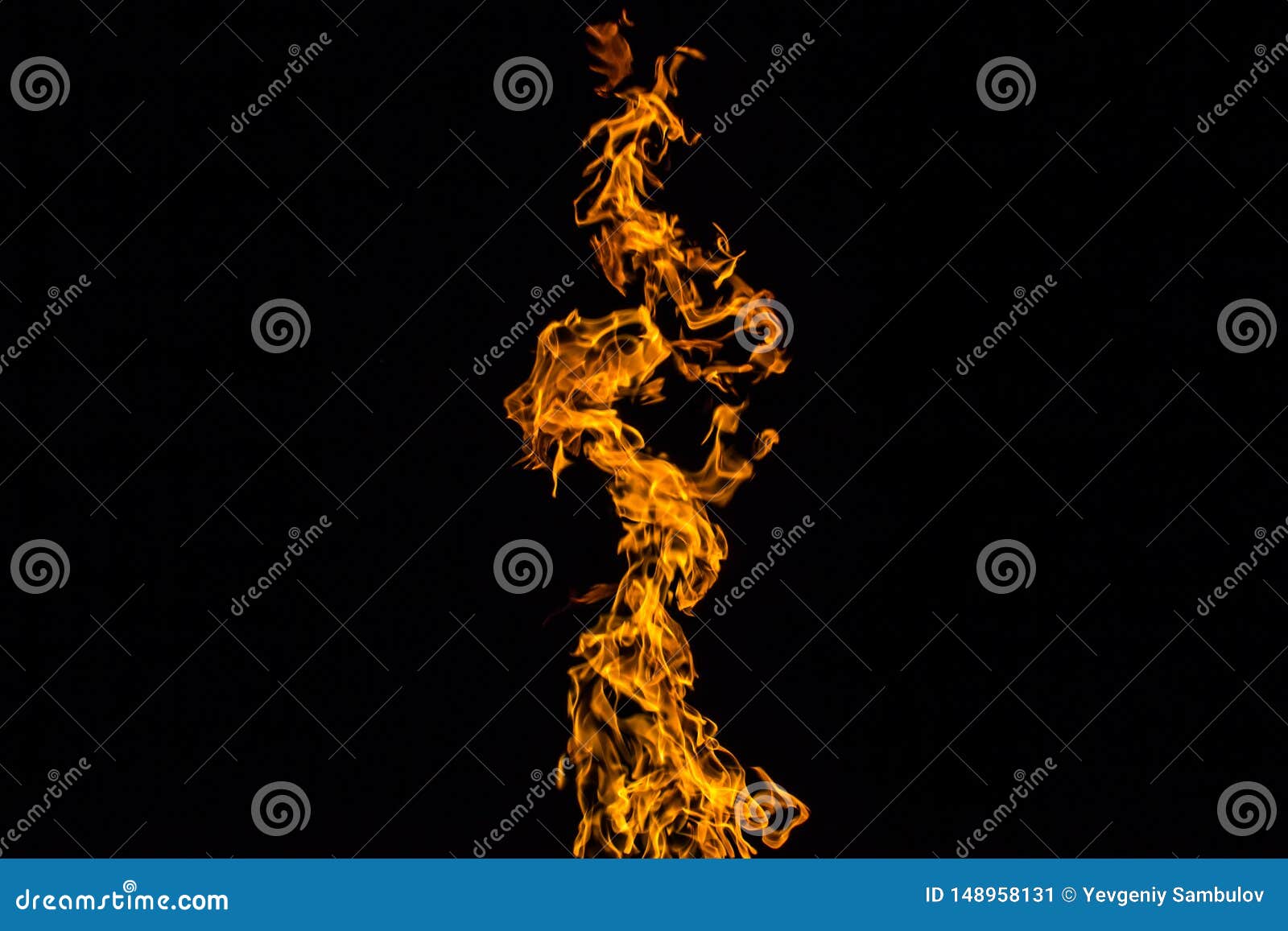 Flammes d'incendie sur le fond noir le feu sur le fond noir d'isolement Mod?les du feu. Le feu sur le fond noir d'isolement Mod?les du feu Flammes d'incendie sur le fond noir