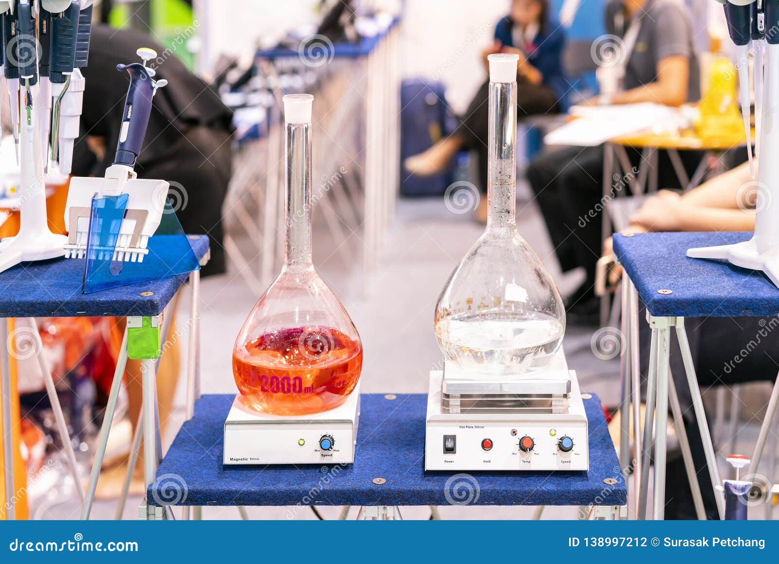 Flask or Vials Circular for Solution Liquid on Automatic Stir or Stirrer Vortex Mixer