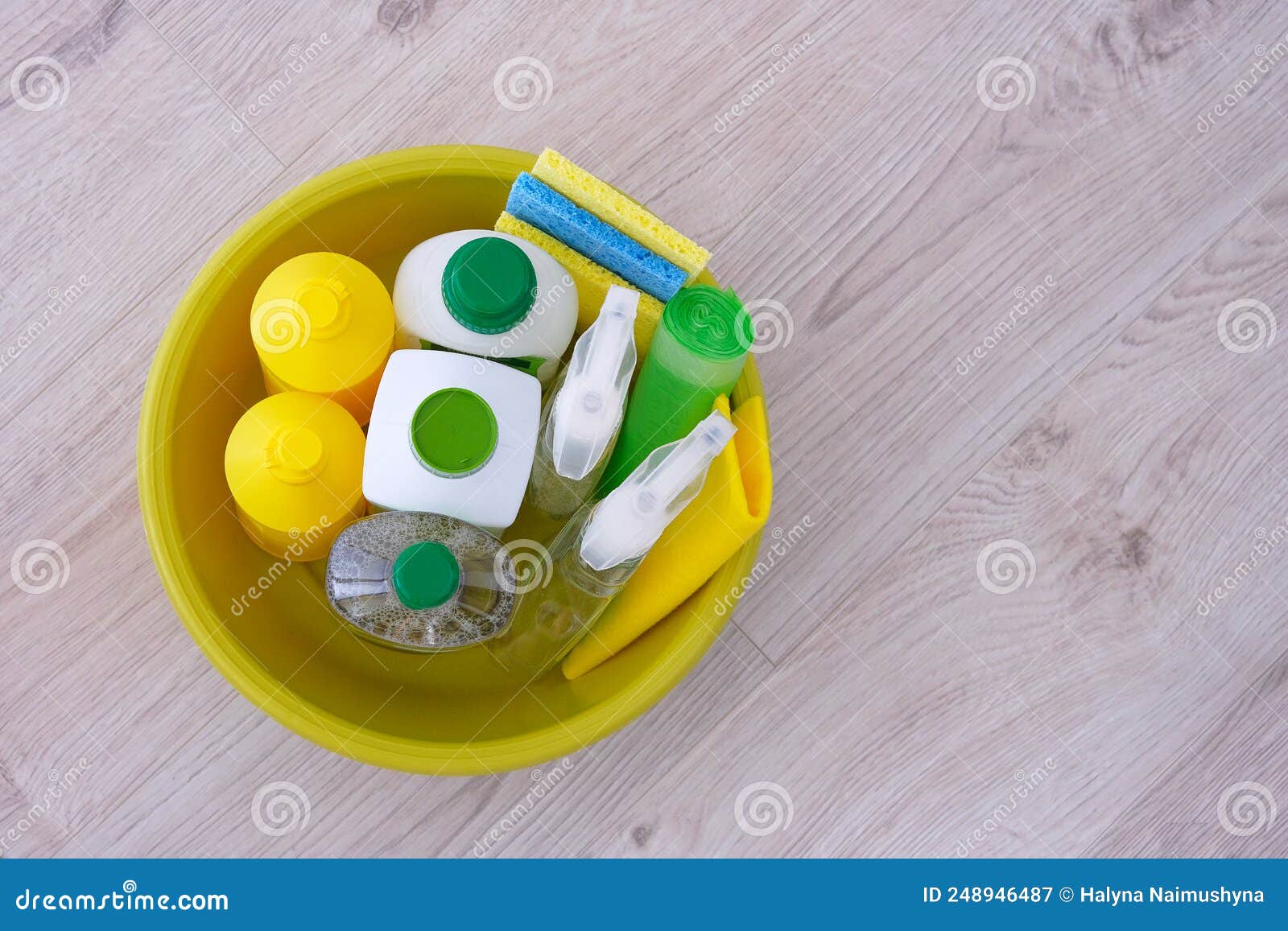 https://thumbs.dreamstime.com/z/flat-lay-cleaning-products-copy-space-cleaning-supplies-house-detergents-cloths-sponges-plastic-containers-green-bucke-248946487.jpg