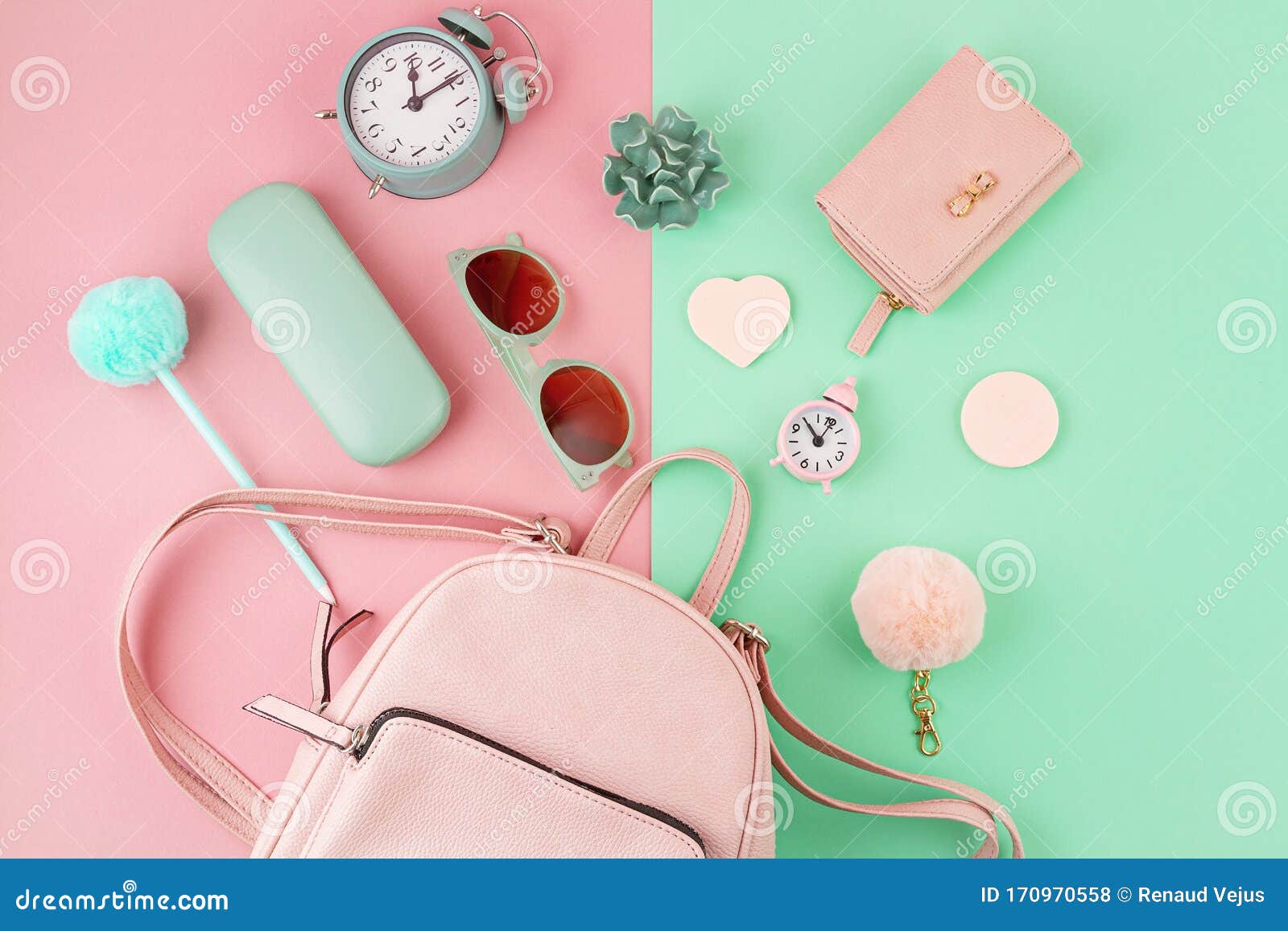træk uld over øjnene Betsy Trotwood ulovlig Flat Lay with Girls Hand Bag and Accessories in Pink and Mint Colors Stock  Photo - Image of pink, accessory: 170970558