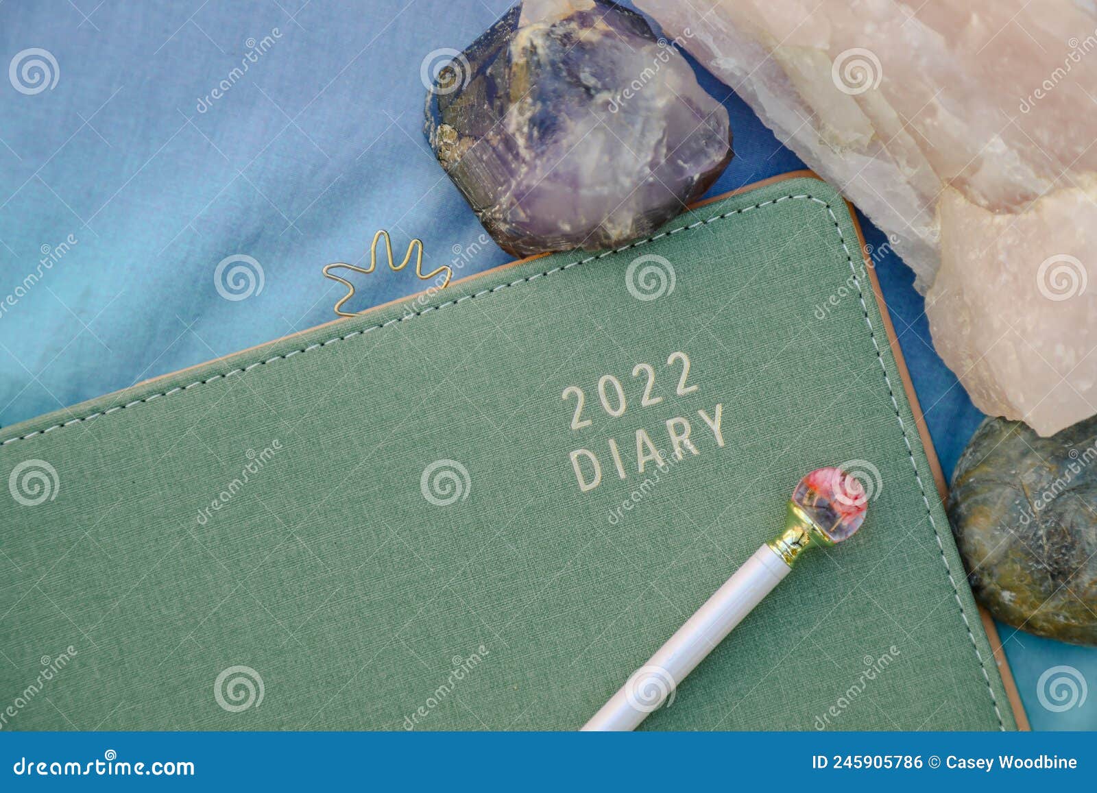 flat lay image featuring 2022 diary with quartz, rock crystals