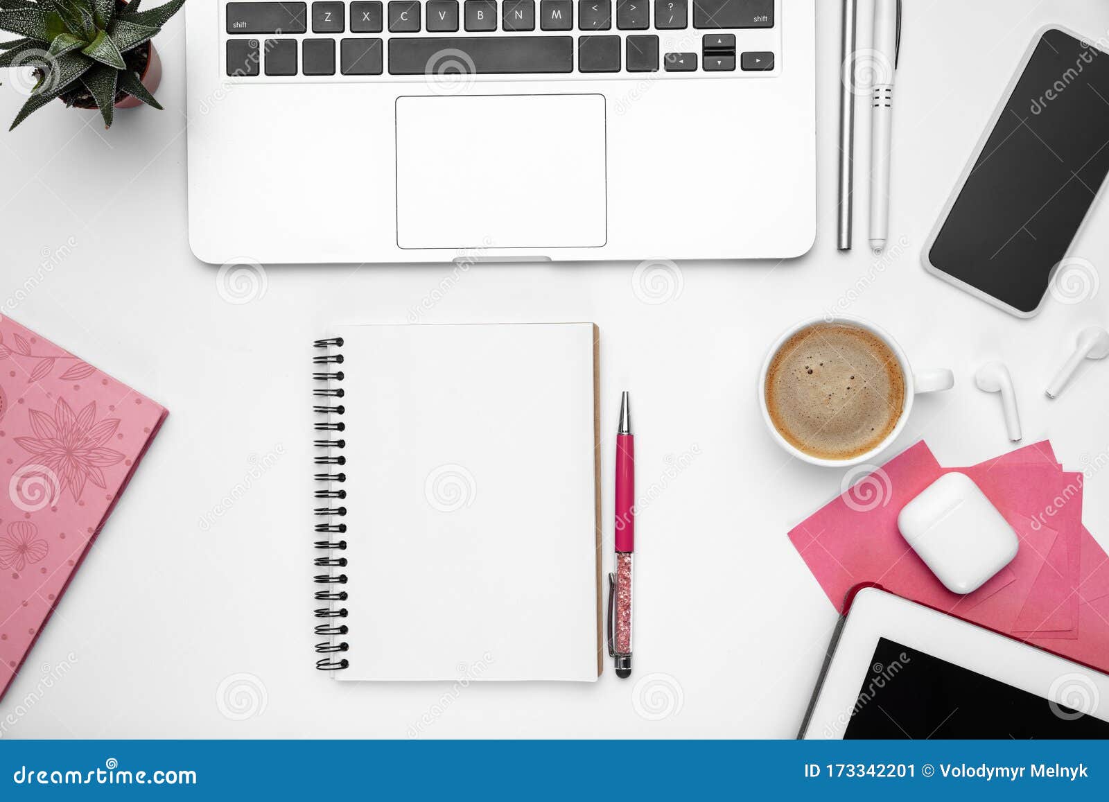 flat lay, mock-up. feminine home office workspace, copyspace
