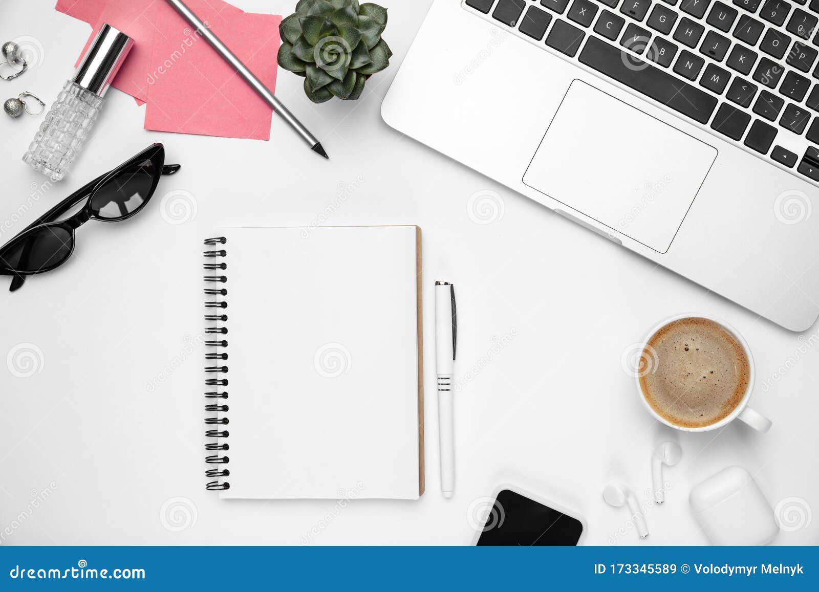 flat lay, mock-up. feminine home office workspace, copyspace