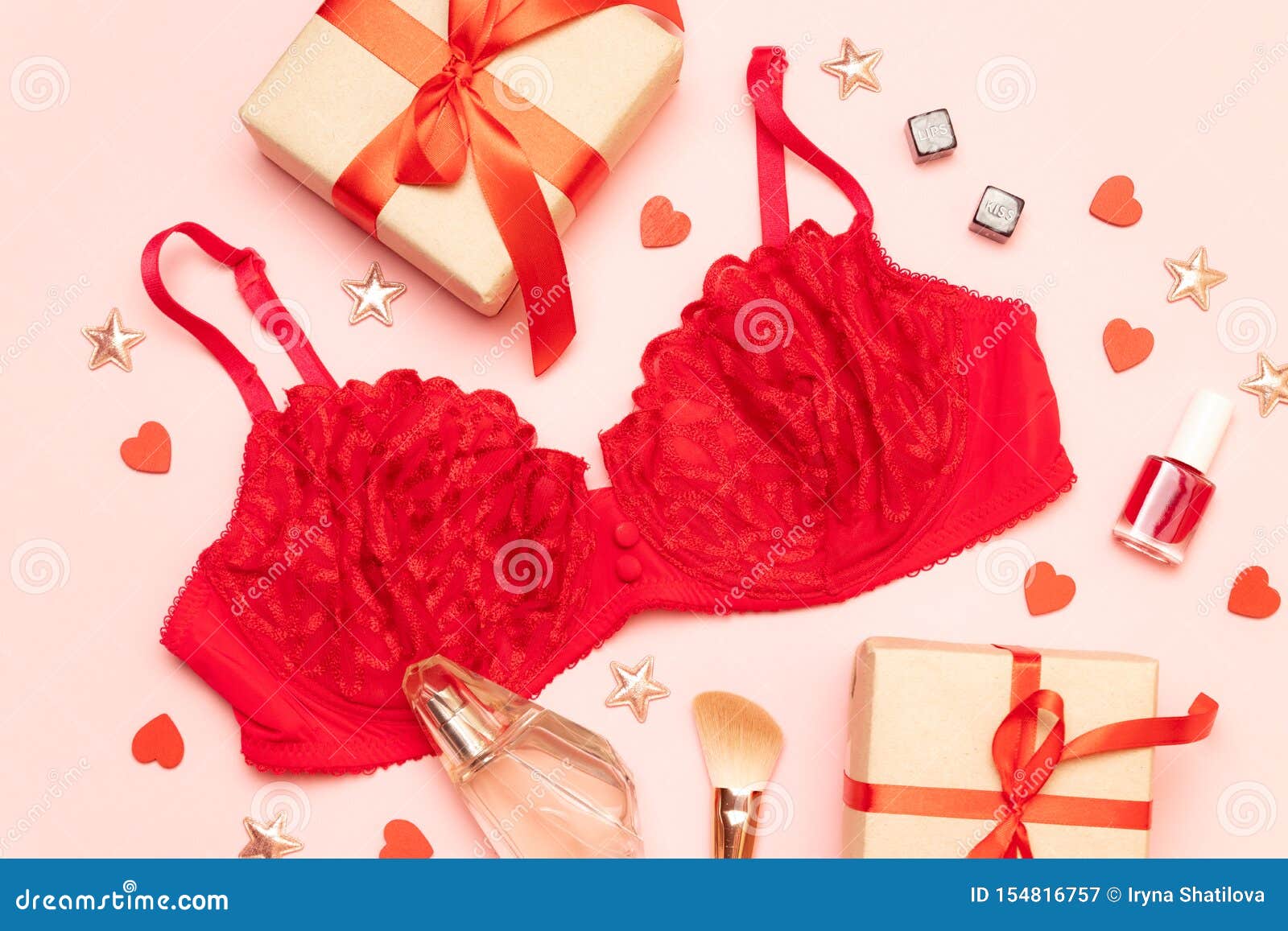 papir psykologisk sneen Flat Lay of Red Christmas Underwear with Gifts and Accessories Stock Image  - Image of erotic, december: 154816757