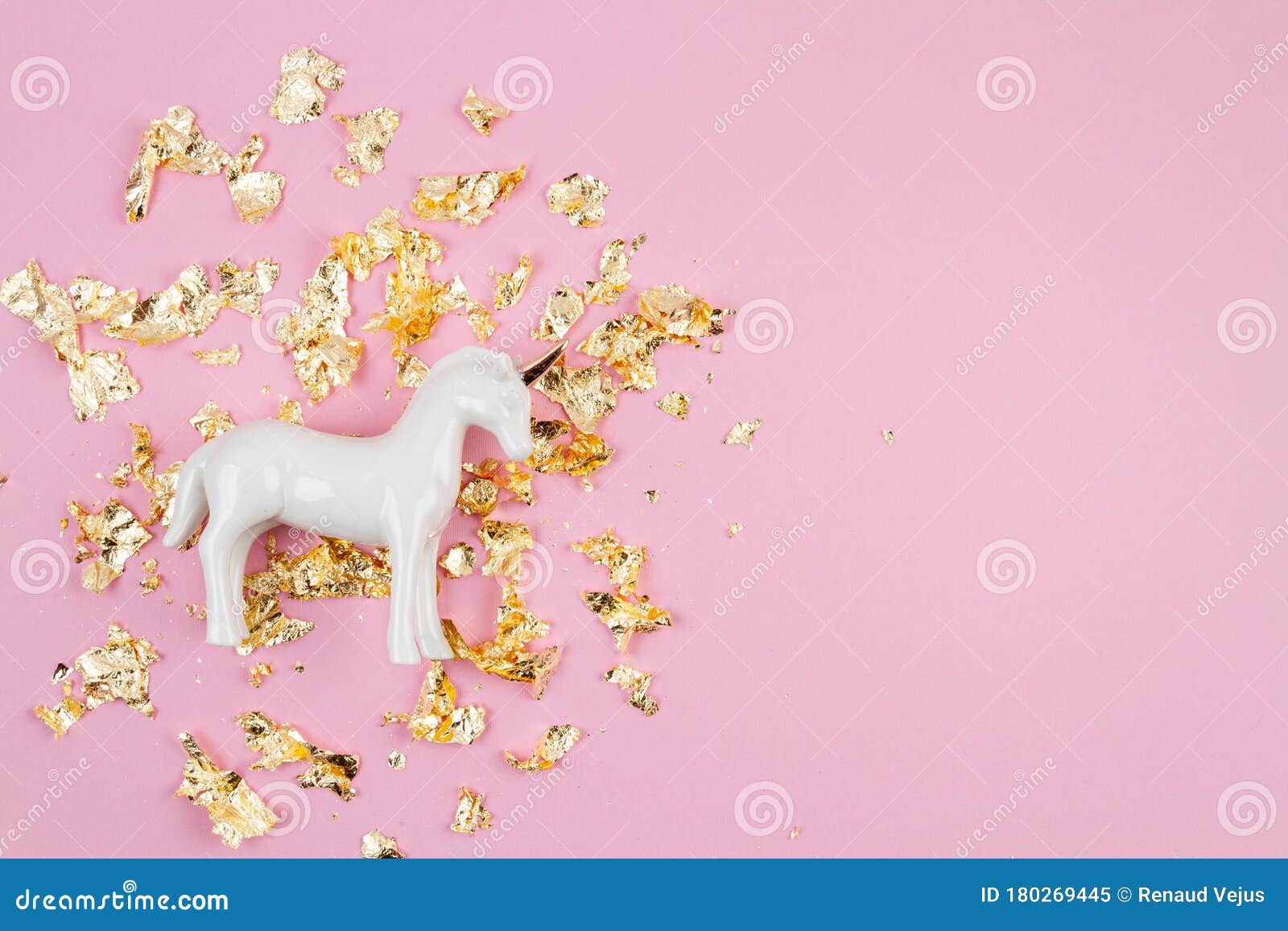 Unicorn: Đây chắc chắn là hình ảnh ngựa thần đáng yêu nhất mà bạn từng nhìn thấy! Nhiều màu sắc và vô số kích cỡ khác nhau cho phép bạn chọn ngựa thần hoàn hảo cho phòng của bạn.