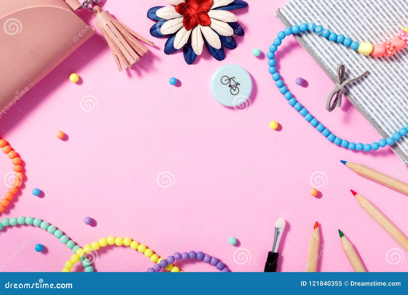 Pink Accessories: Over 65,154 Royalty-Free Licensable Stock Vectors &  Vector Art