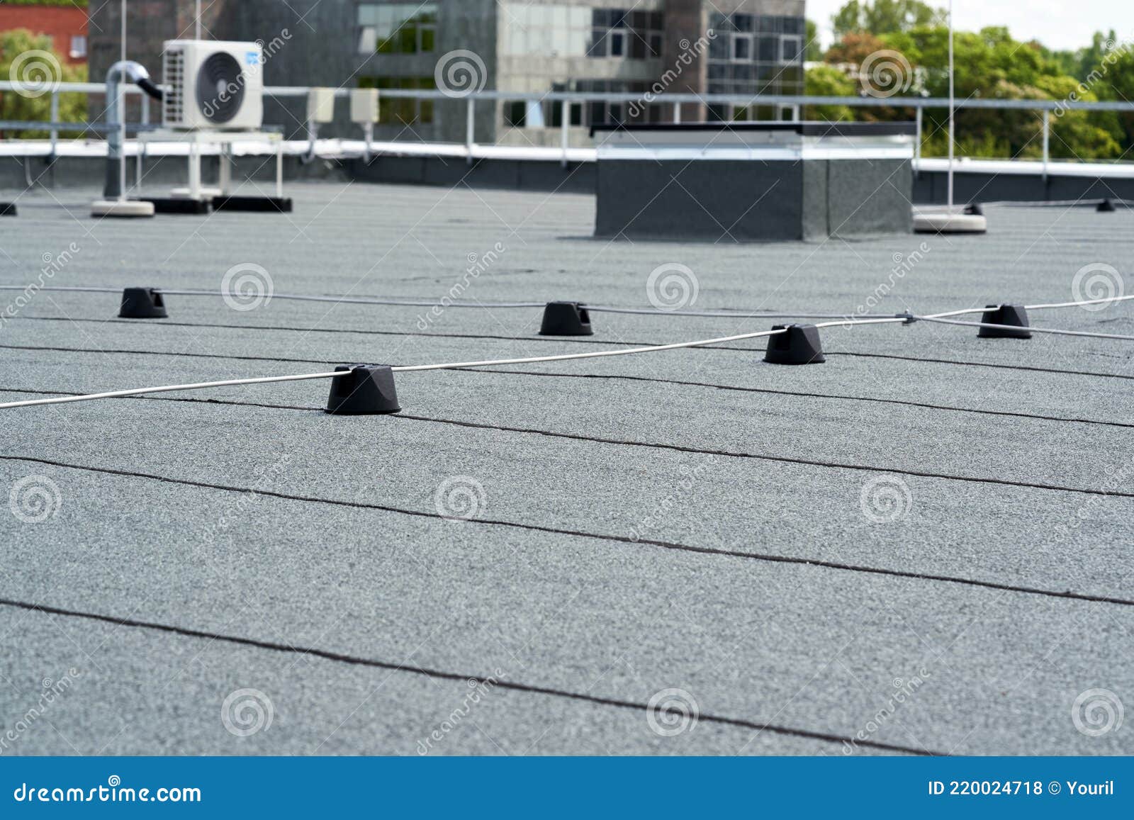 Flat Roof Protective Covering with Bitumen Membrane for Waterproofing