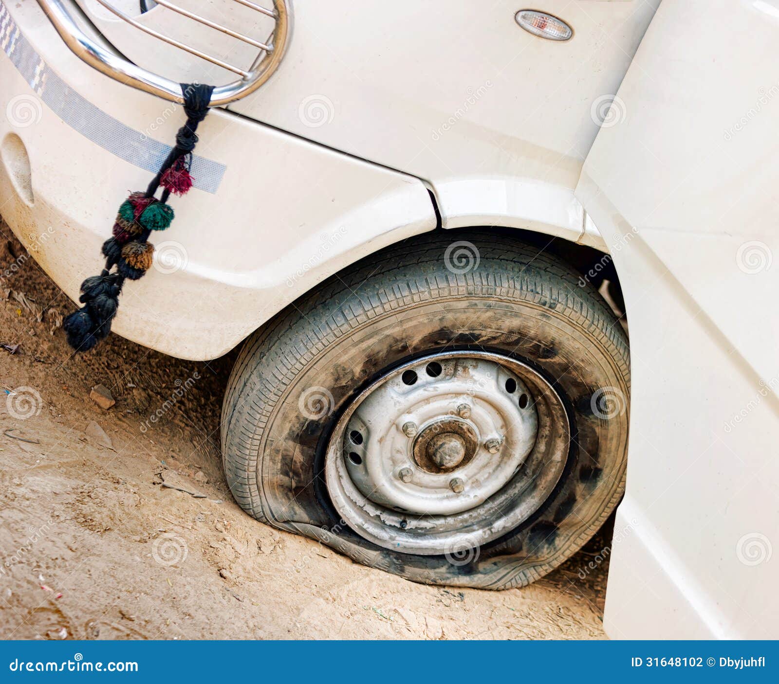 List 99+ Images picture of flat tire on white car at night Sharp