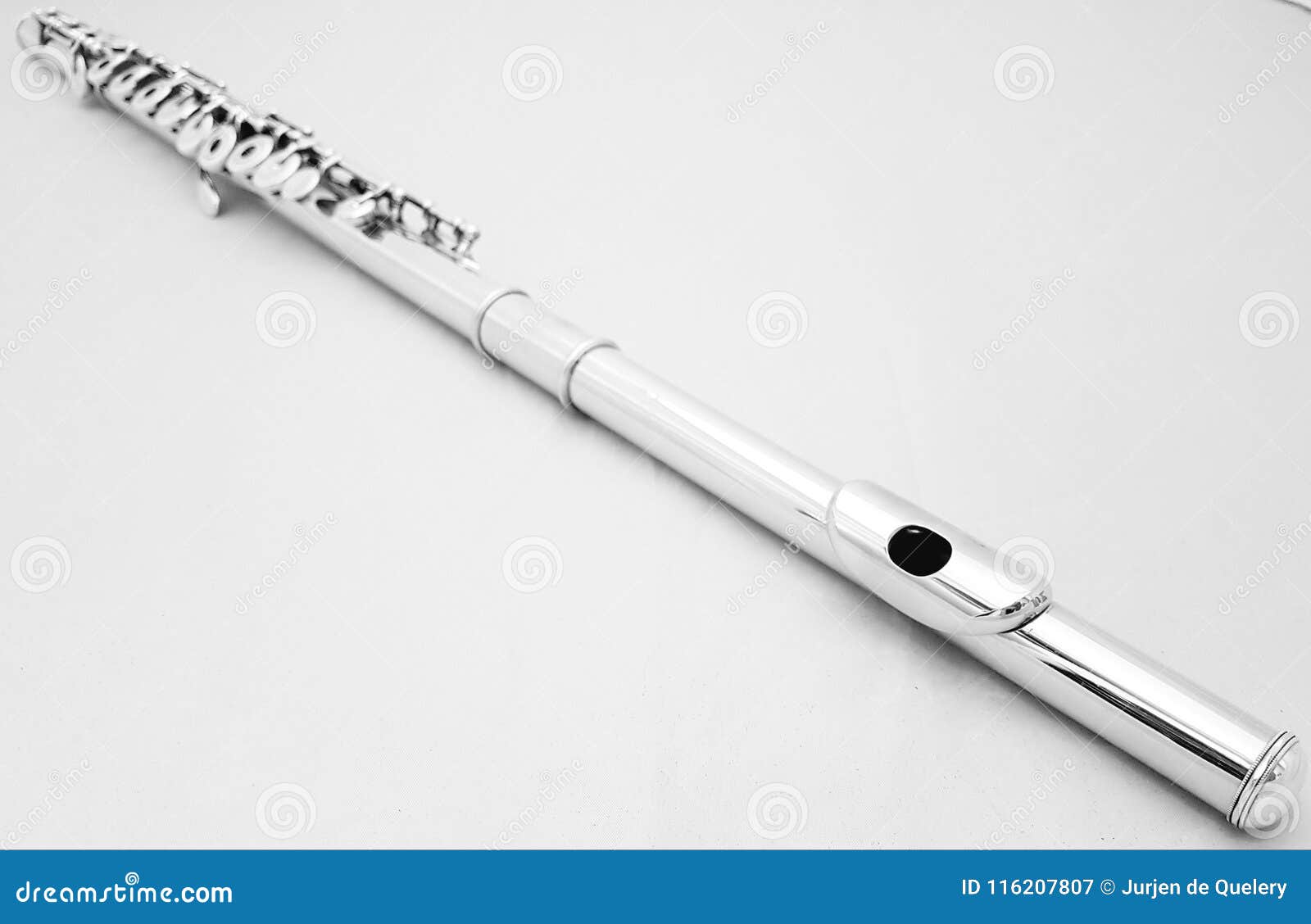 Flauta blanco y negro imagen de archivo. Imagen de negro 116207807
