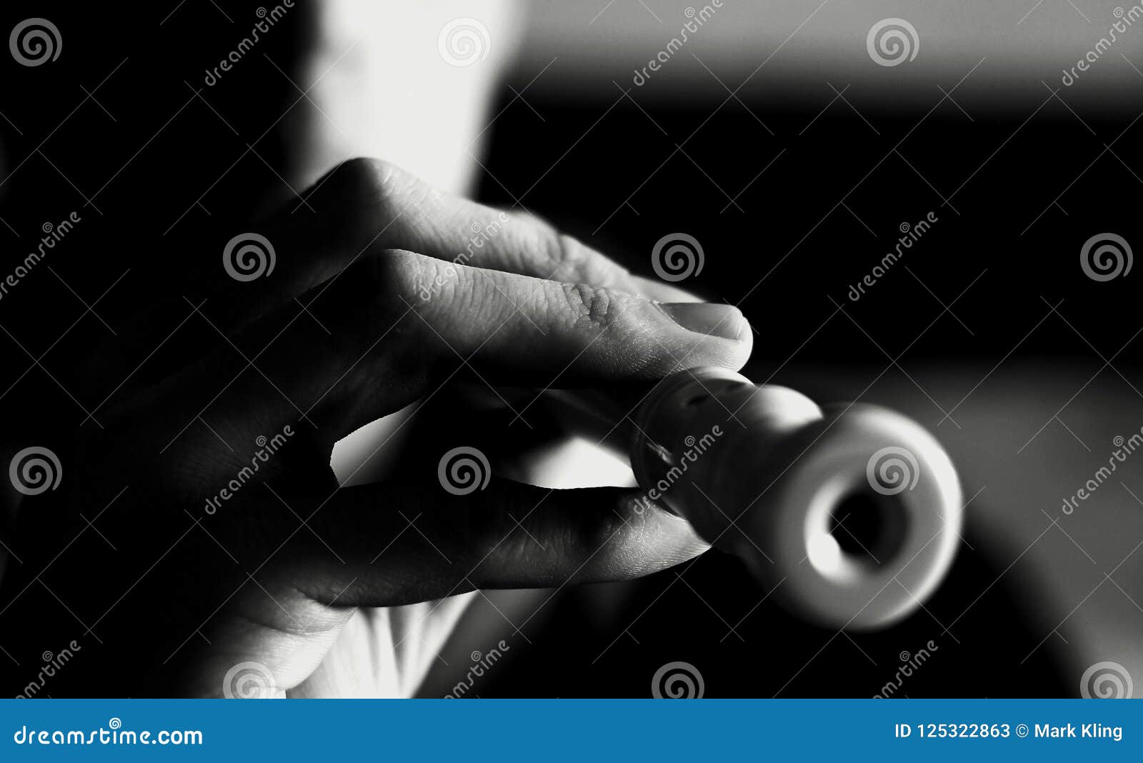 Flauta blanco y negro imagen de archivo. Imagen de concierto 125322863