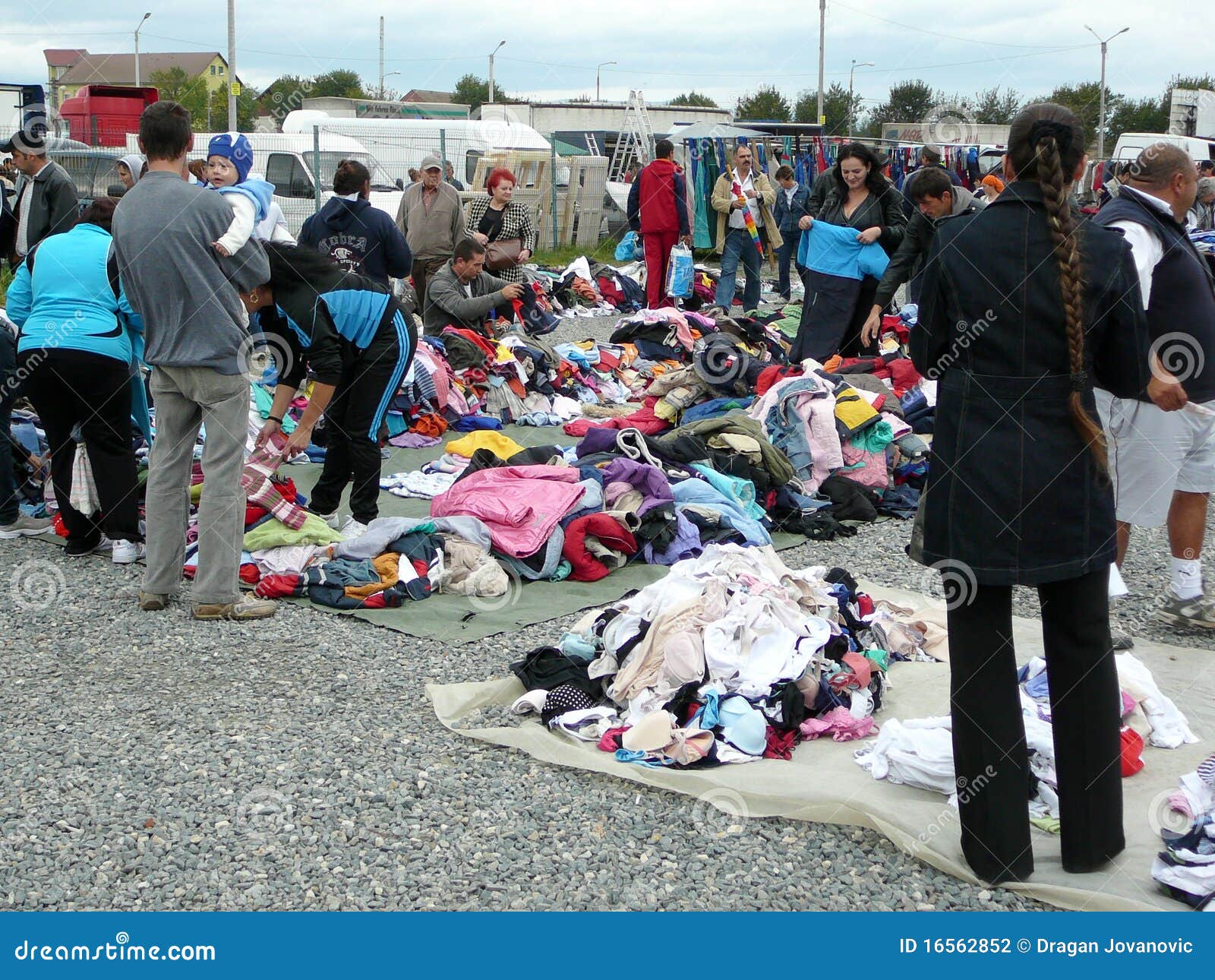 Flea market editorial photography. Image of market, casual 16562852